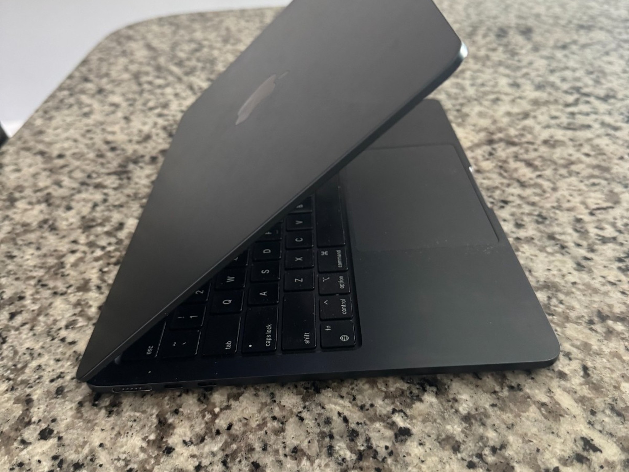 Apple MacBook Air M2 (2022) – Midnight – 256GB – I need this off my hands