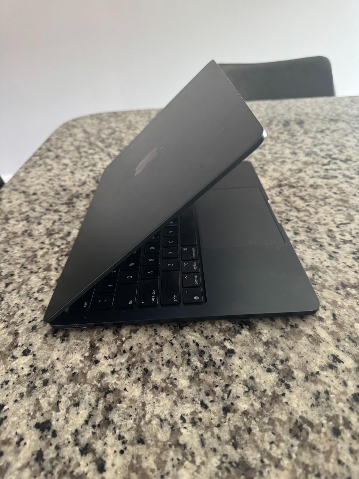 Apple MacBook Air M2 (2022) – Midnight – 256GB – I need this off my hands