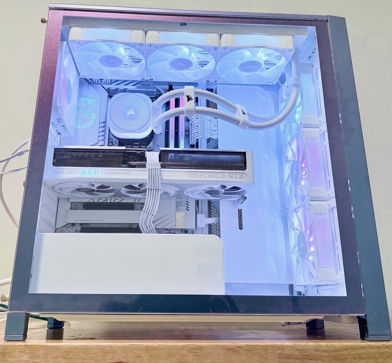 Corsair Nova Color Shift RTX Aero 5070 OC 12GB