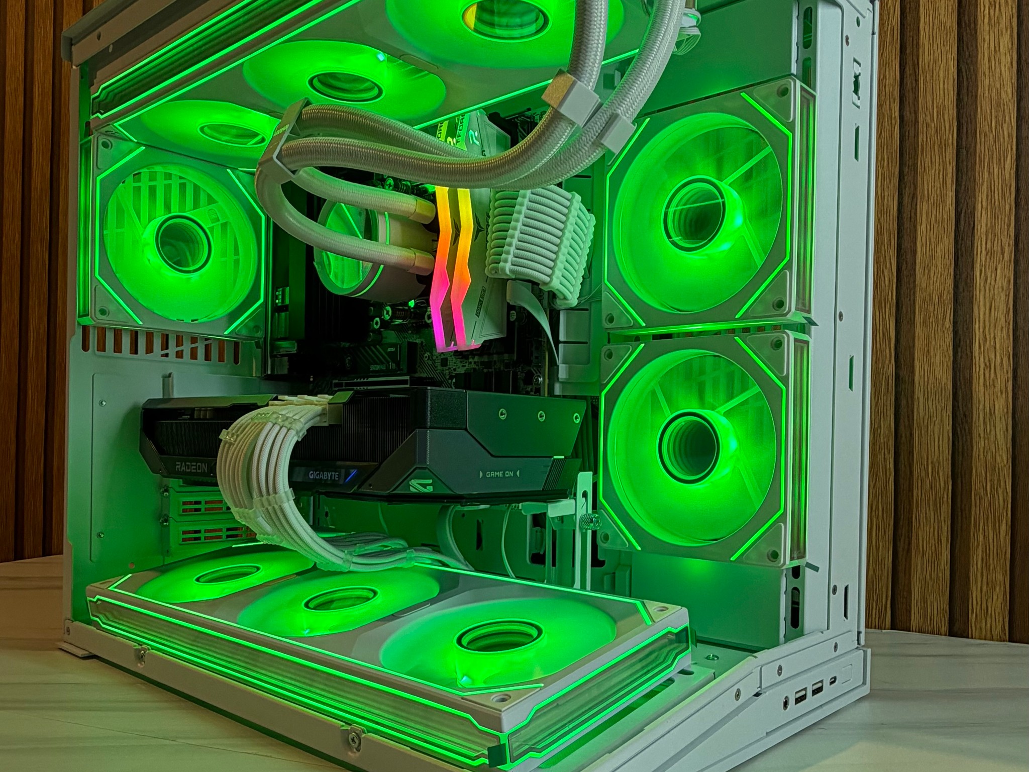 9070 XT 16GB | RYZEN 7 9800X3D | 16GB DDR5 | 1TB NVME | 360MM AIO | 850W