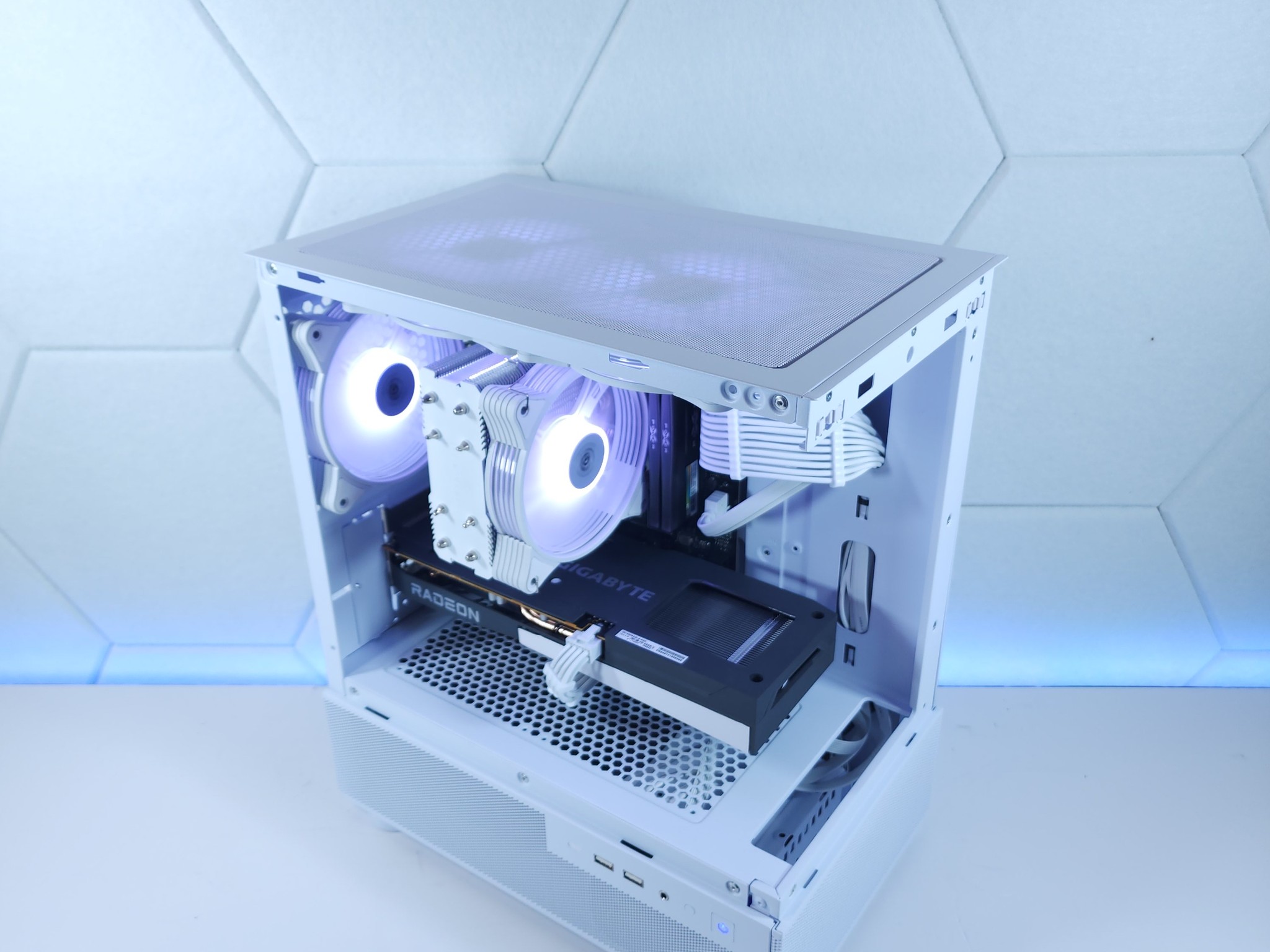🤍🤍🤍1080p gaming | RX 6600 | Ryzen 5 5500 | 16GB 3200MHz | 1TB NVMe SSD