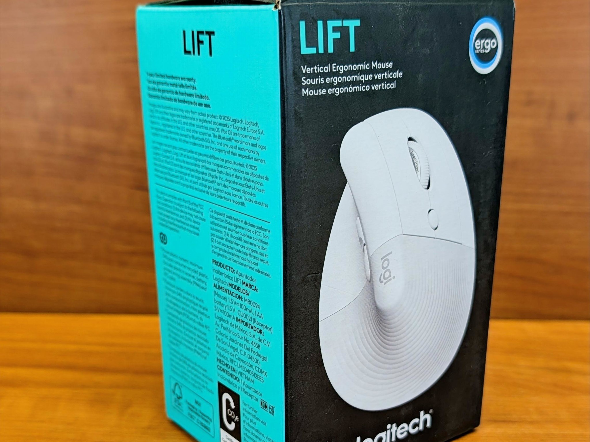 Logitech Lift Vertical Ergonomic Mouse Off-White right-handed