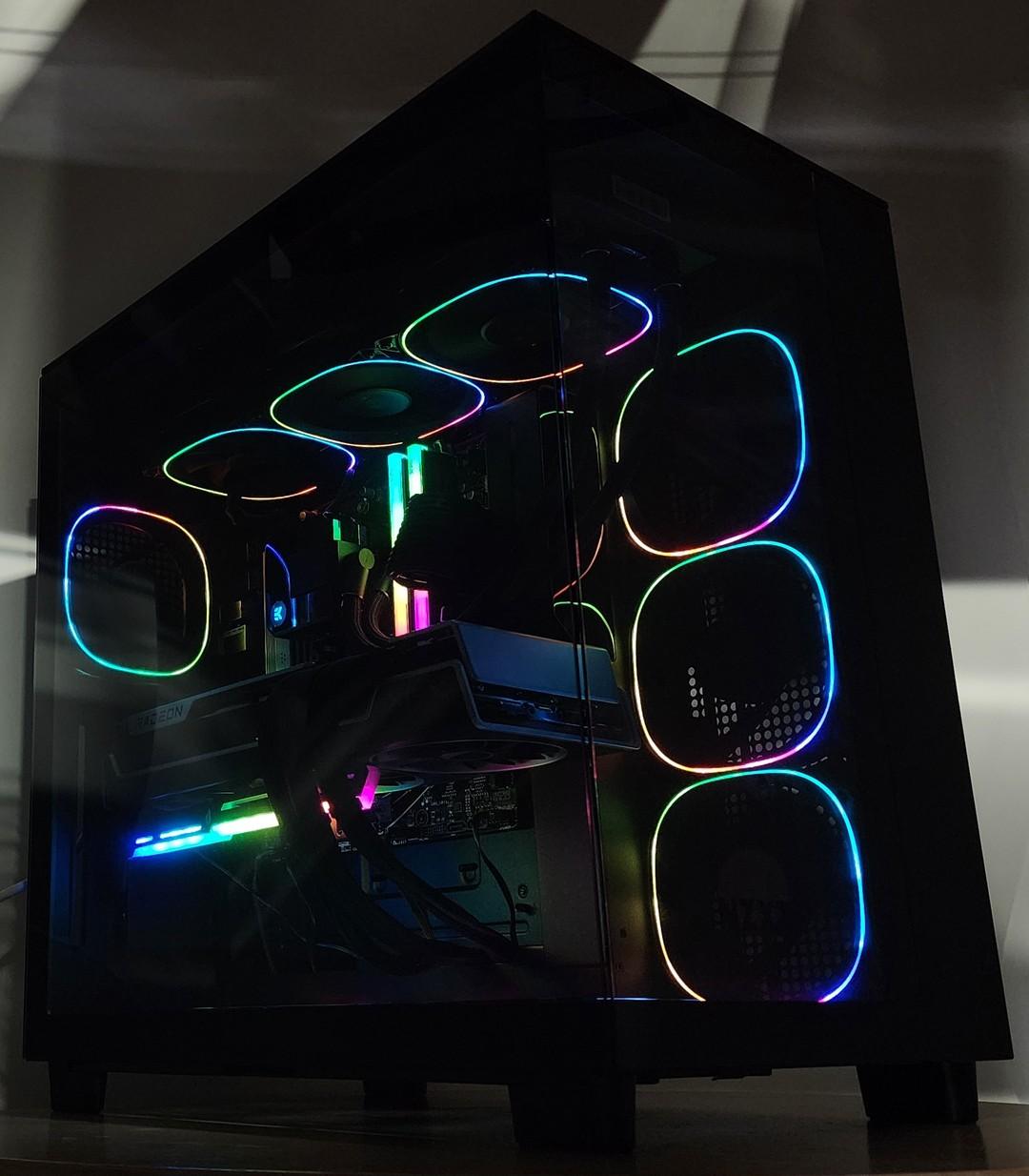 Gaming PC Ryzen 7 9700X 32GB RAM 2TB SSD RX 7900 XTX 24GB Windows 11 Computer