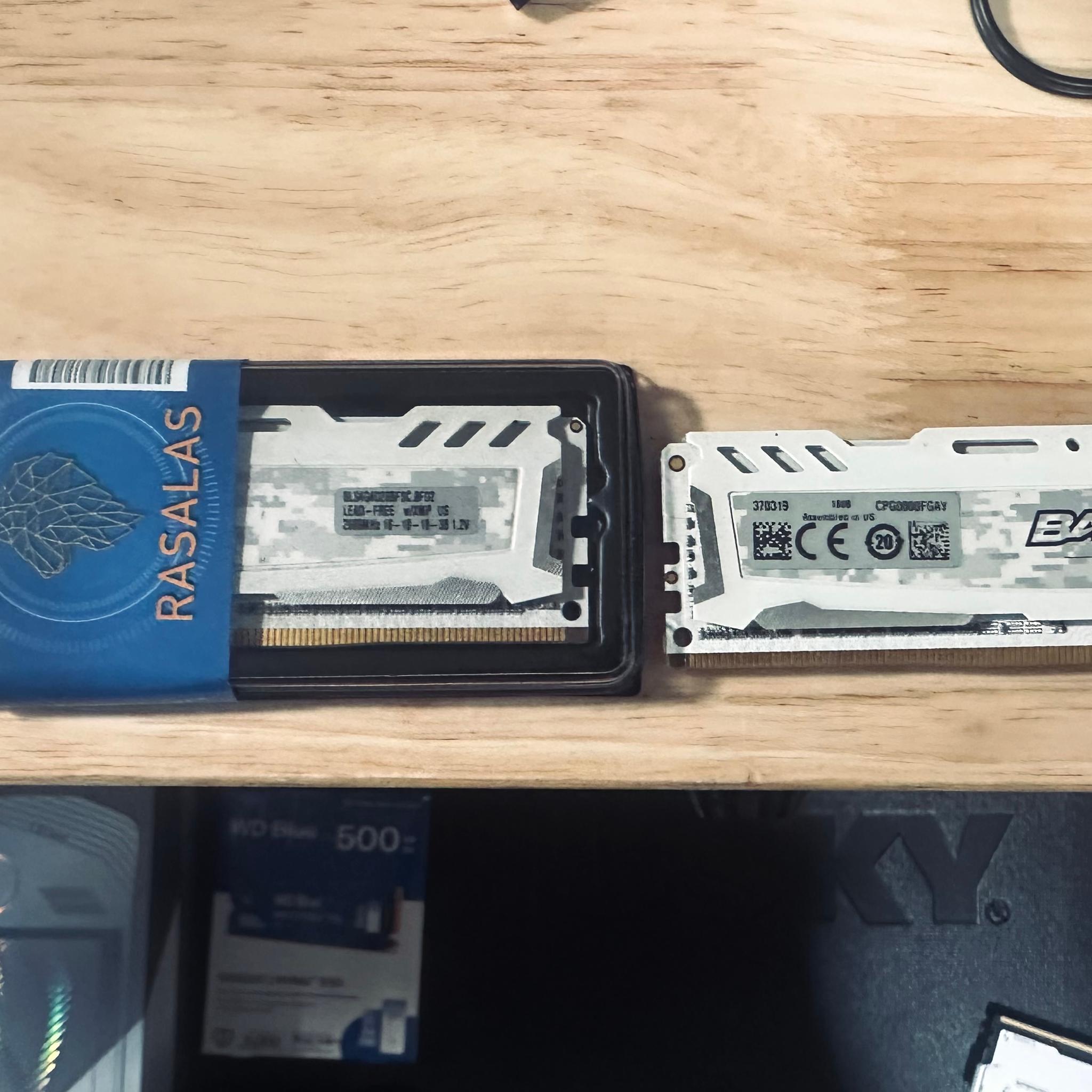 WHITE Ballstix 32GB DDR4