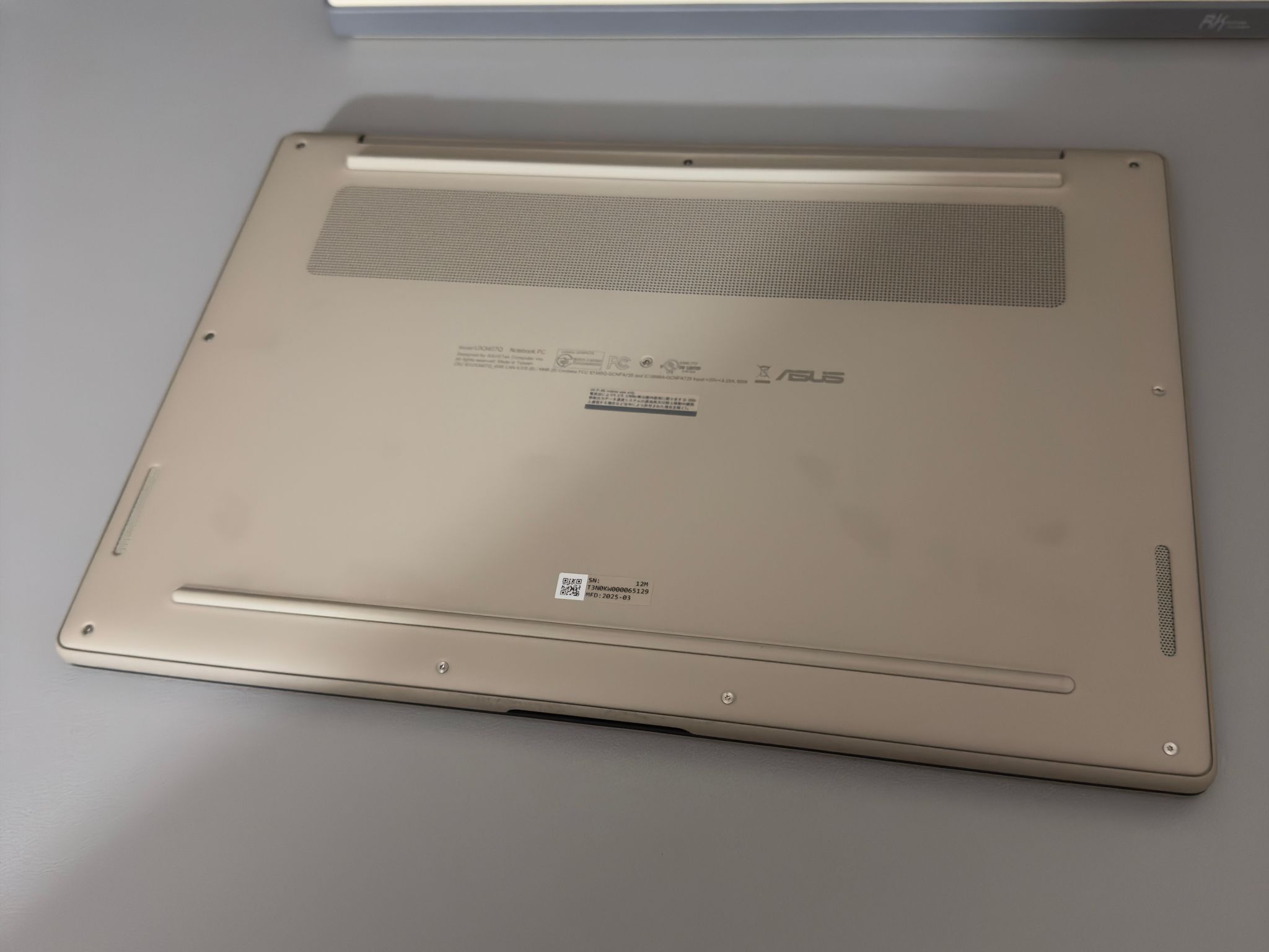 ASUS Zenbook OLED