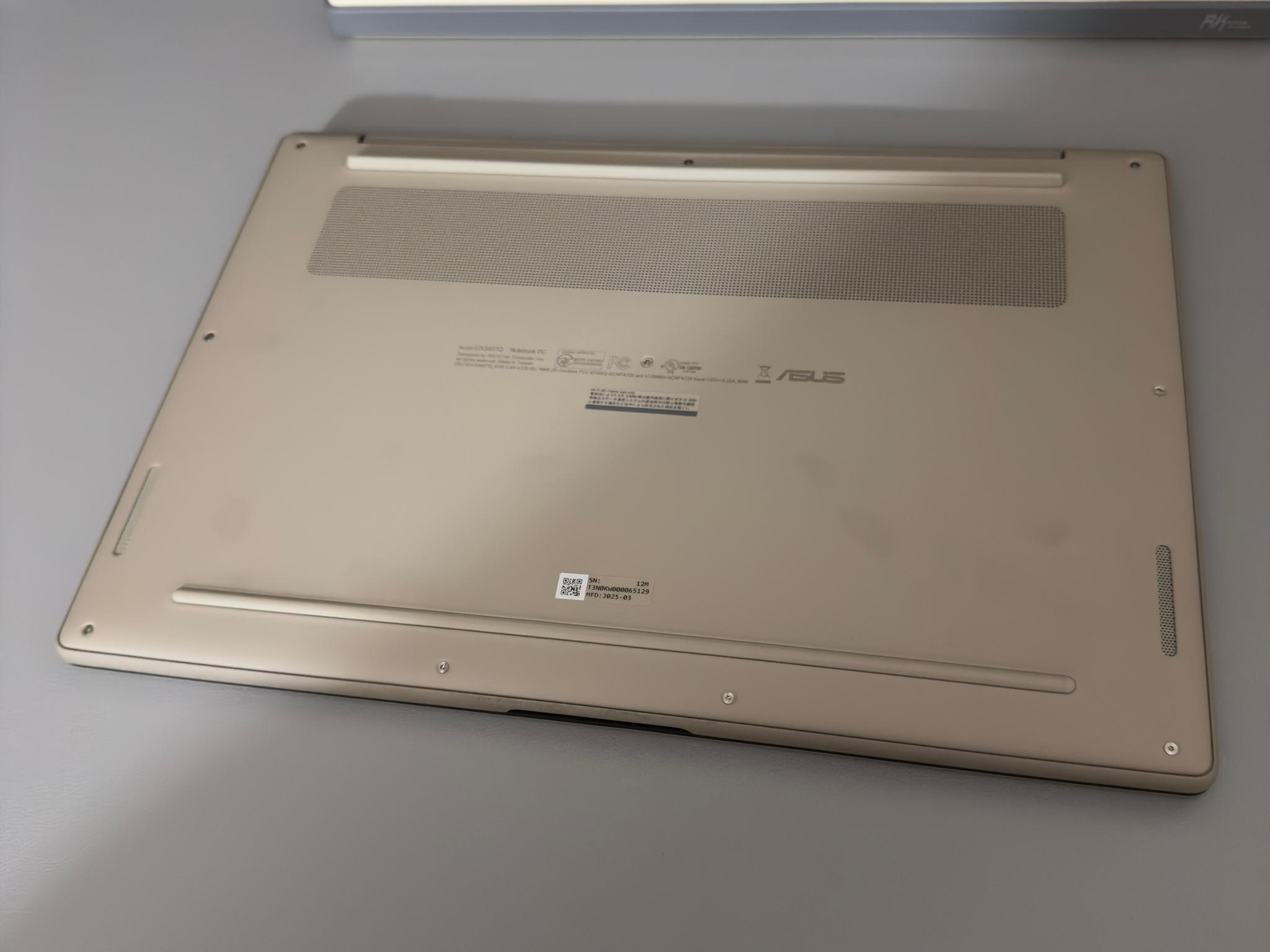ASUS Zenbook OLED