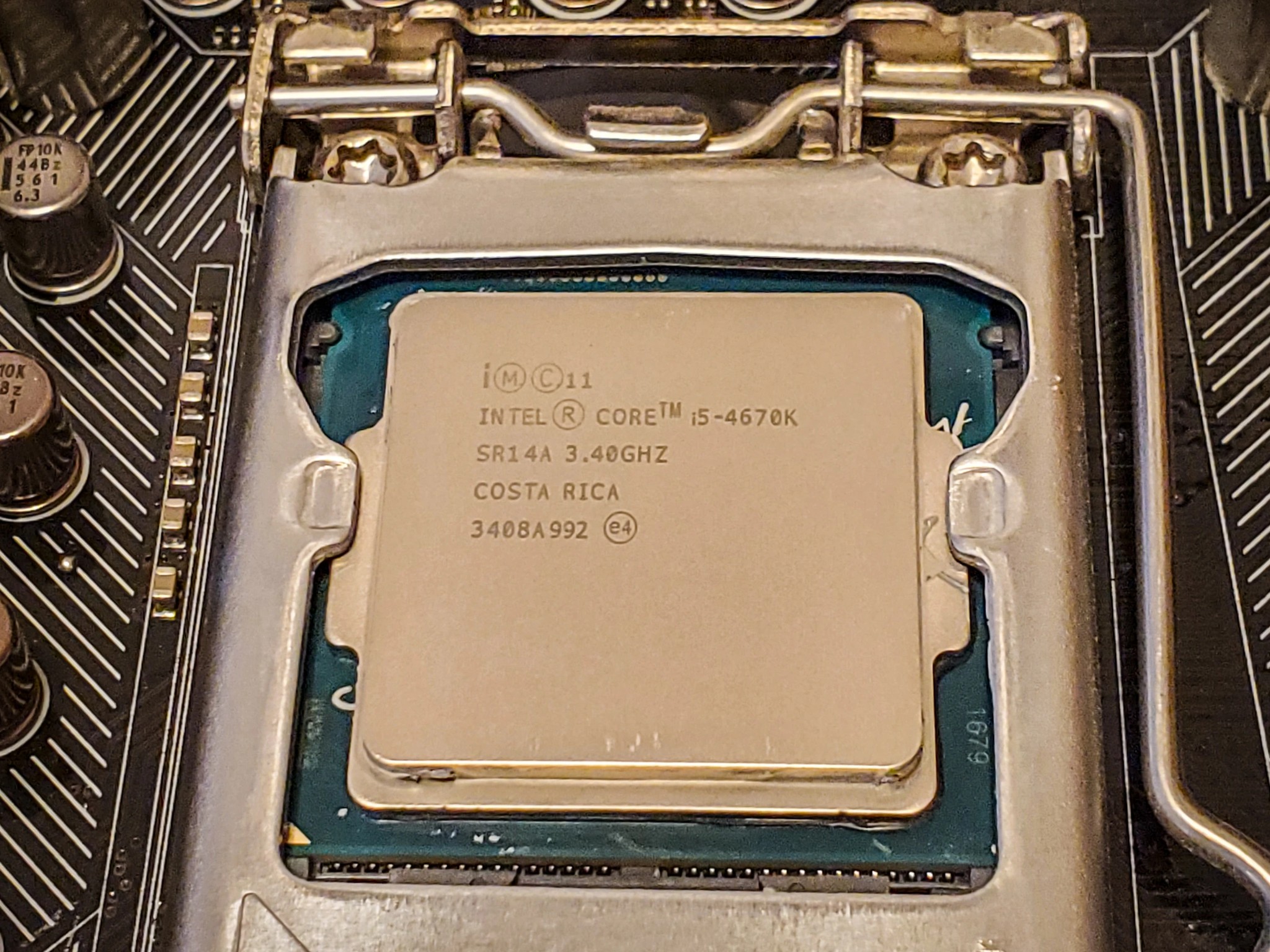 i5-4670K, Asus Z97-PRO, 32GB DDR3, Coolermaster Hyper 212