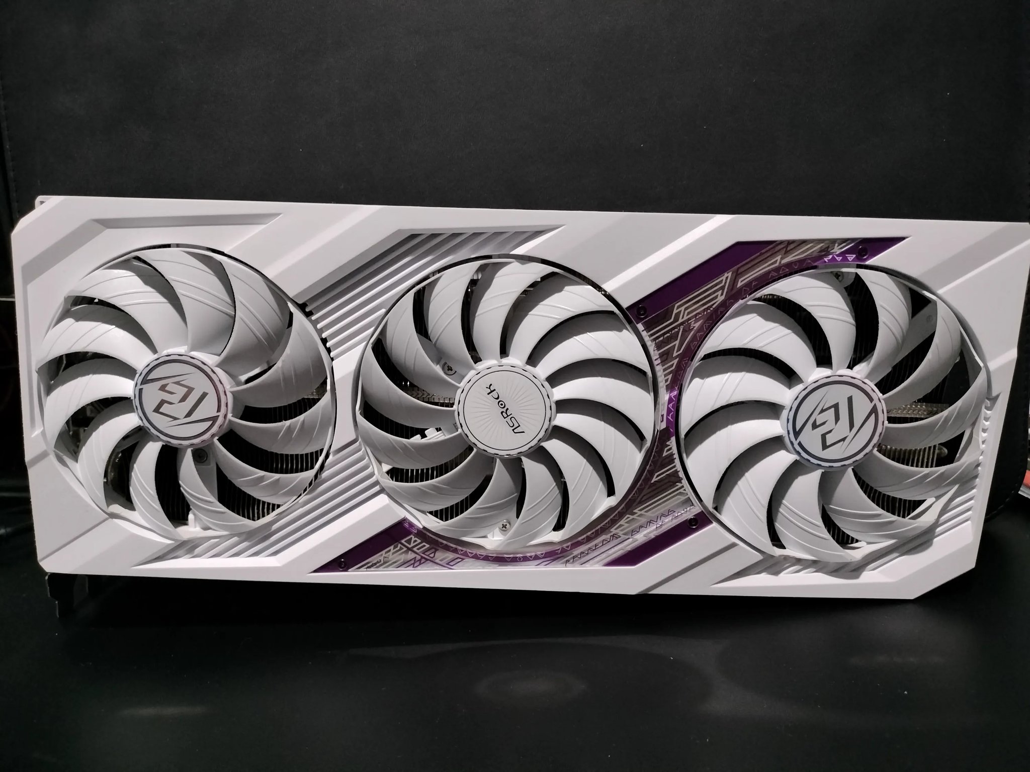 ASRock AMD Radeon RX 7900 XT Phantom Gaming White RGB Overclocked Triple Fan 20GB GDDR6