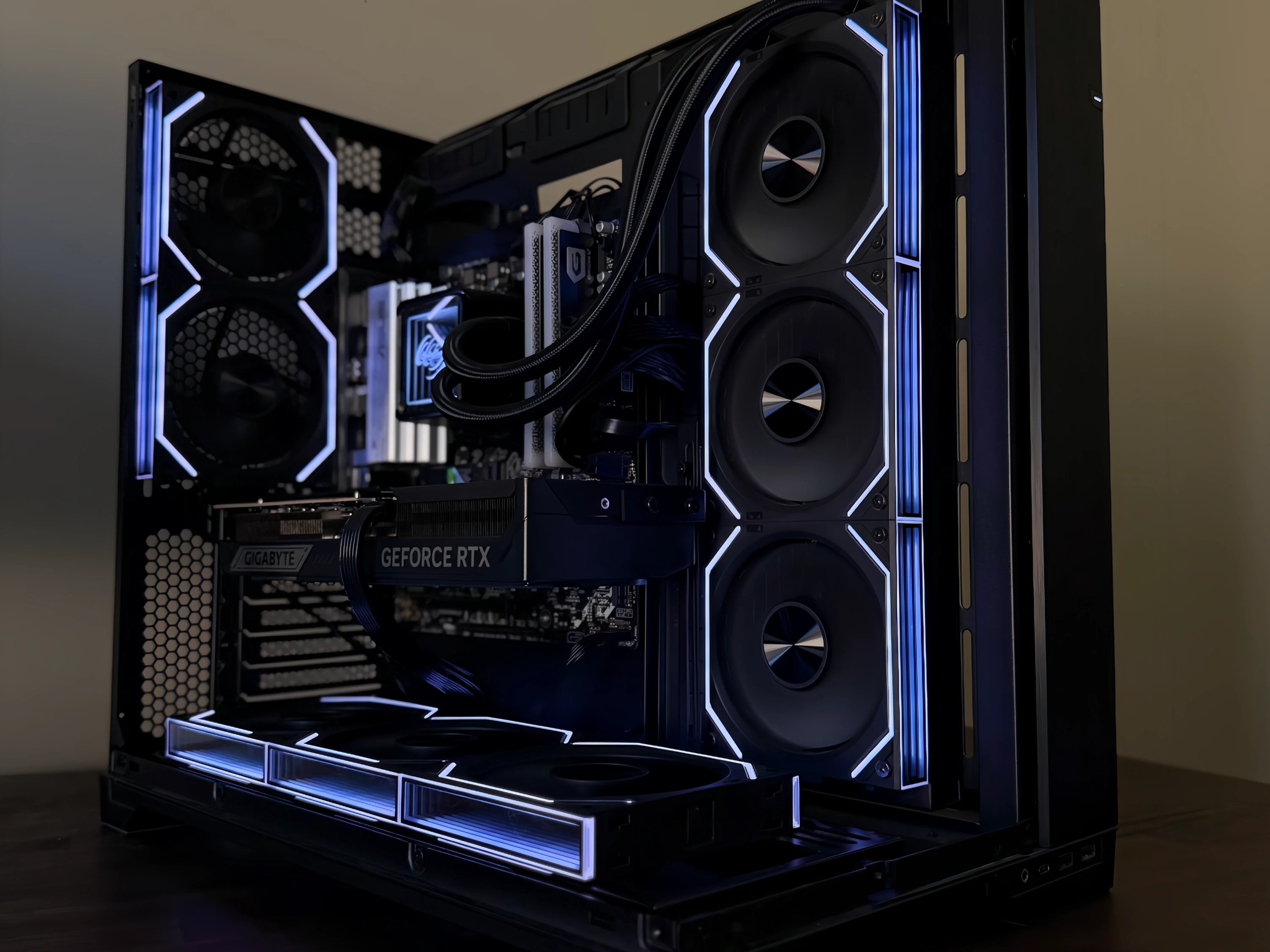 GeForce RTX 5070 Ti Custom Gaming PC - Ryzen 7 9800X3D, 32GB RAM, 1TB NVMe SSD