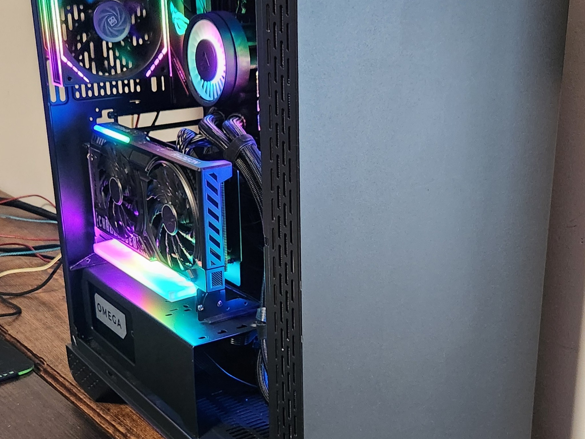 Ryzen 7 5800X - Radeon 9060 XT 16GB - 64GB G.Skill Trident Z Royal (DDR4 3600)