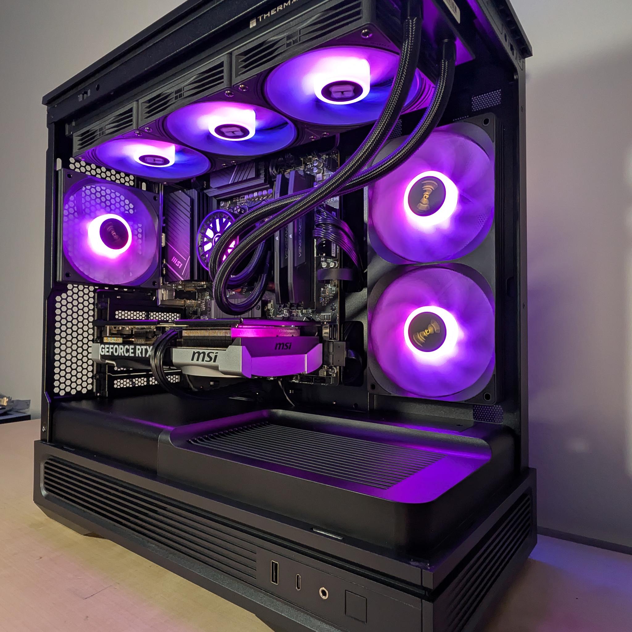 RTX 5070 // Ryzen 7 9700x // 32GB DDR5 // 1TB Gen4 NVMe // WiFi