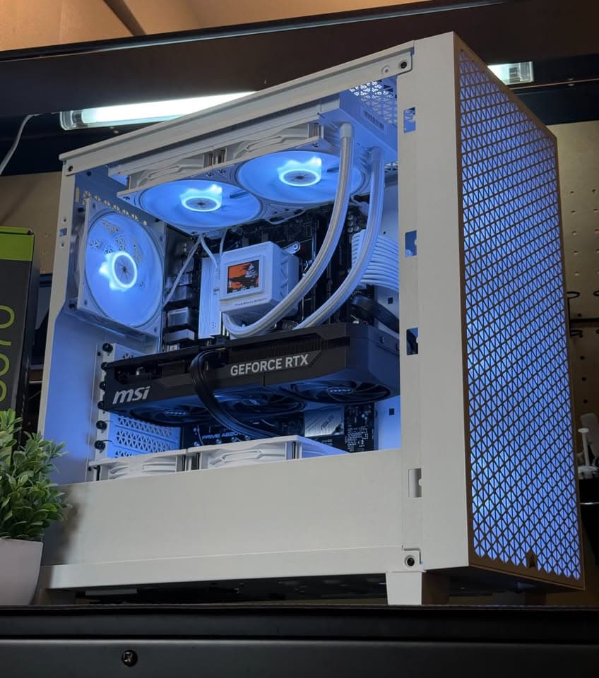Ultra Gaming PC | RTX 5070 | Ryzen 9 7900x | 32GB DDR5 RAM | 1TB | Windows 11