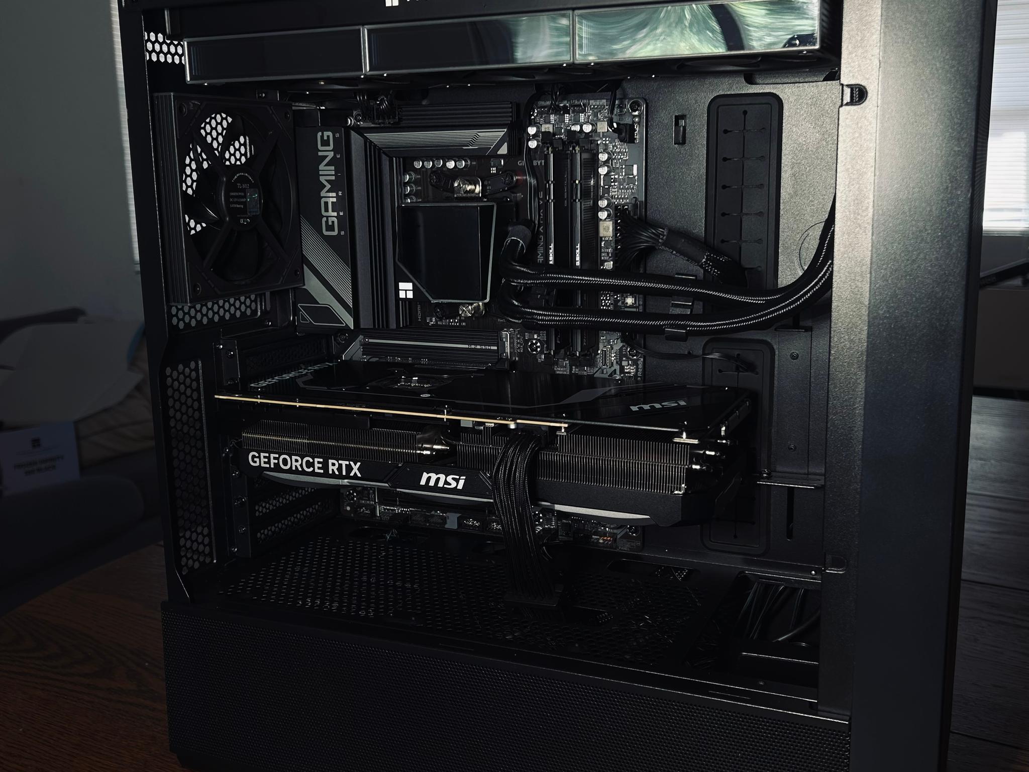 4080 SUPER & 7 7700X GAMING PC