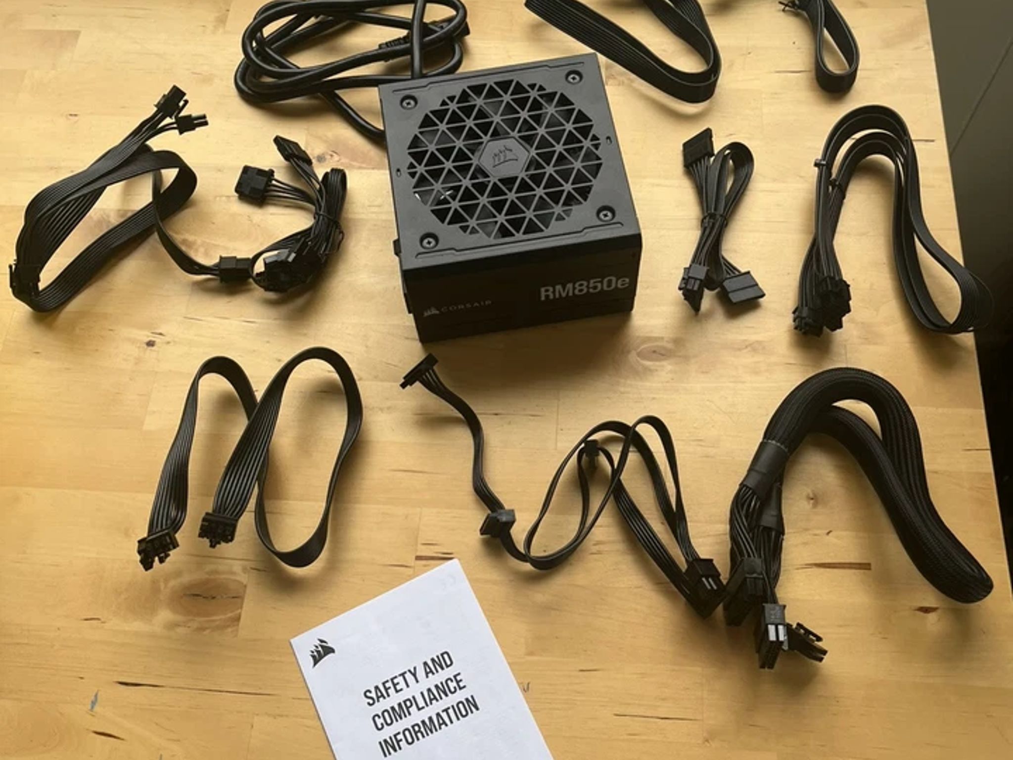 Corsair RM850e (2023) Fully Modular Low-Noise Power Supply - 80 plus gold efficiency