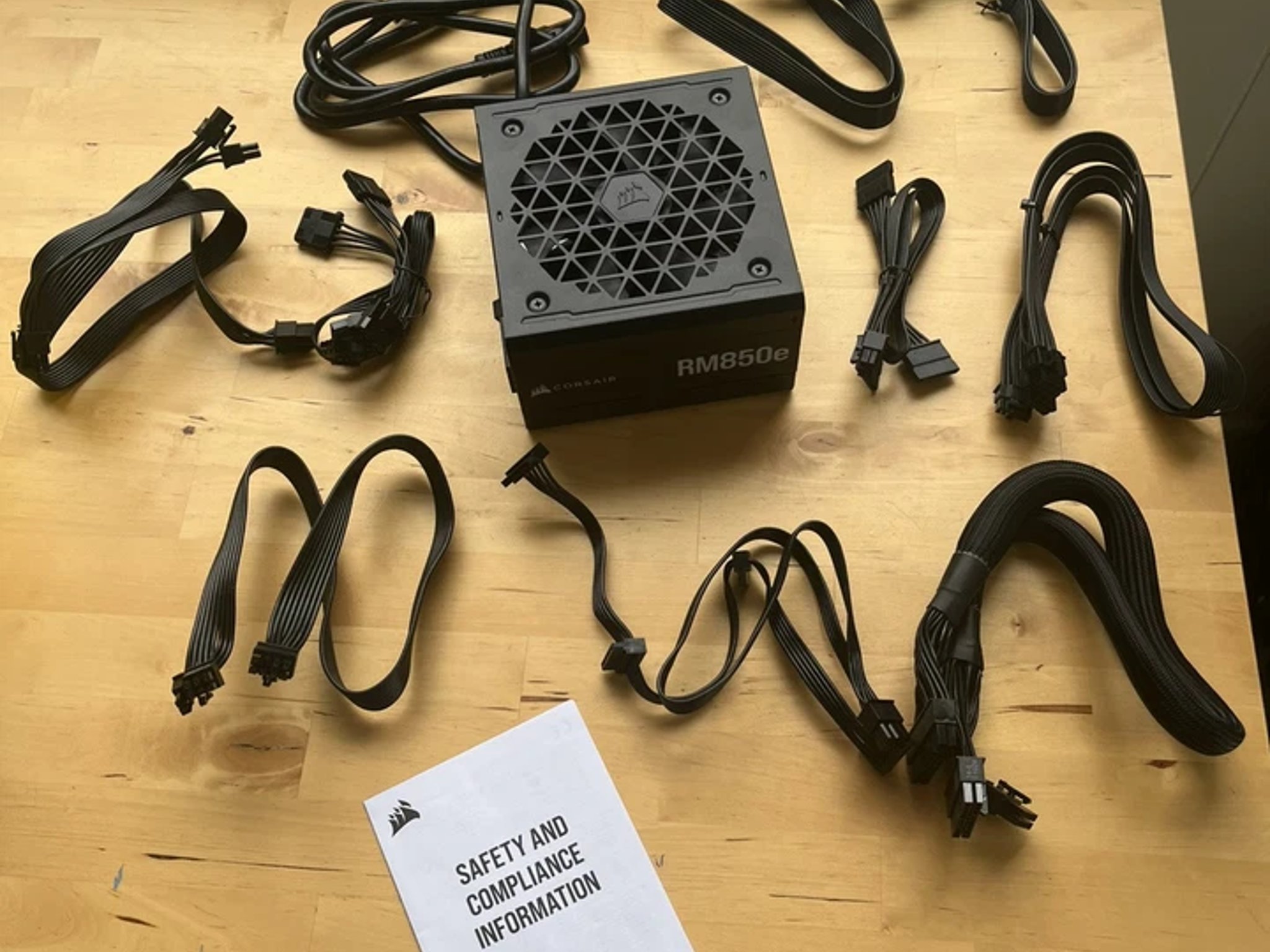 Corsair RM850e (2023) Fully Modular Low-Noise Power Supply - 80 plus gold efficiency