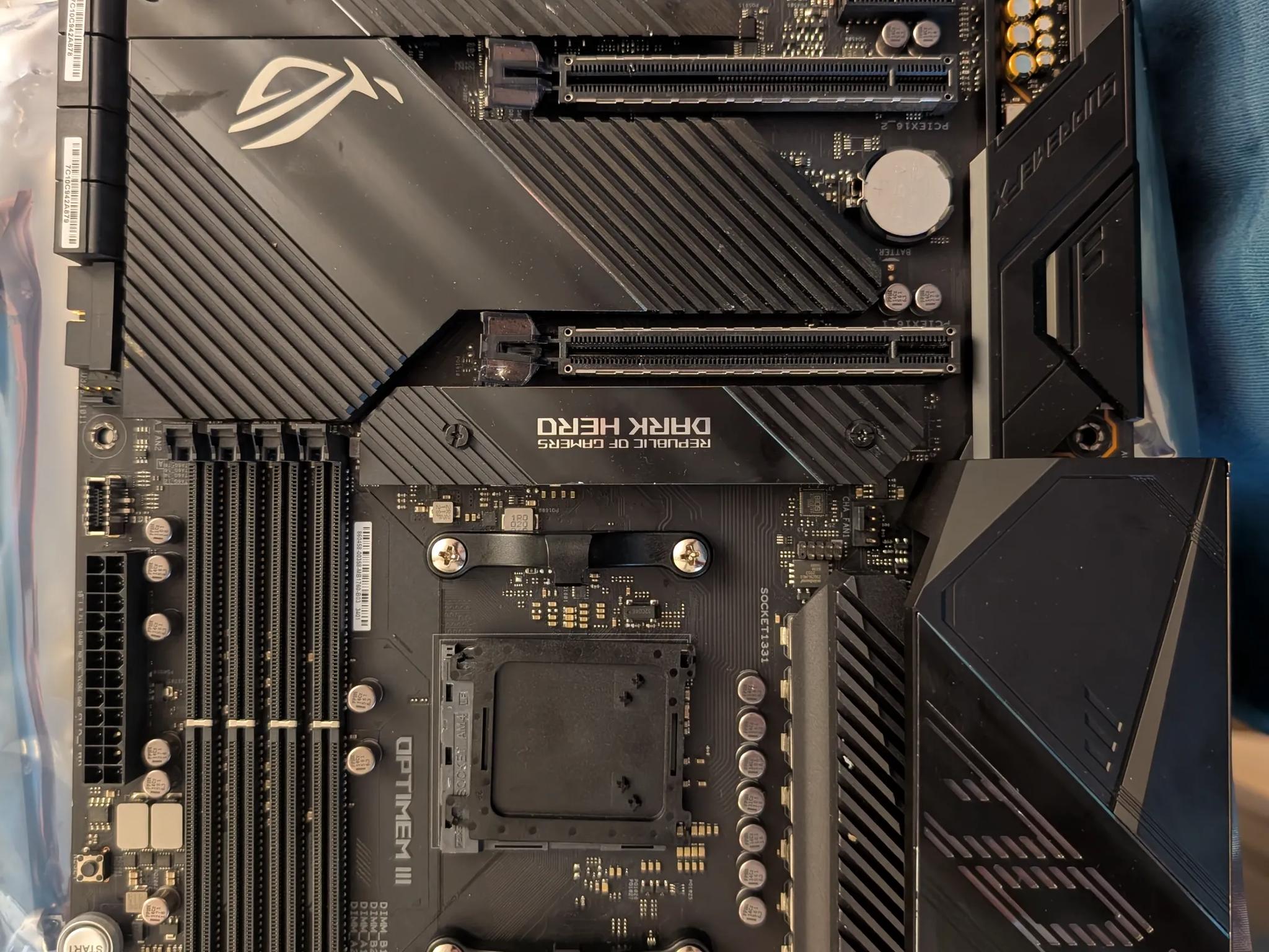 Asus ROG Crosshair DarkHero x570 motherboard