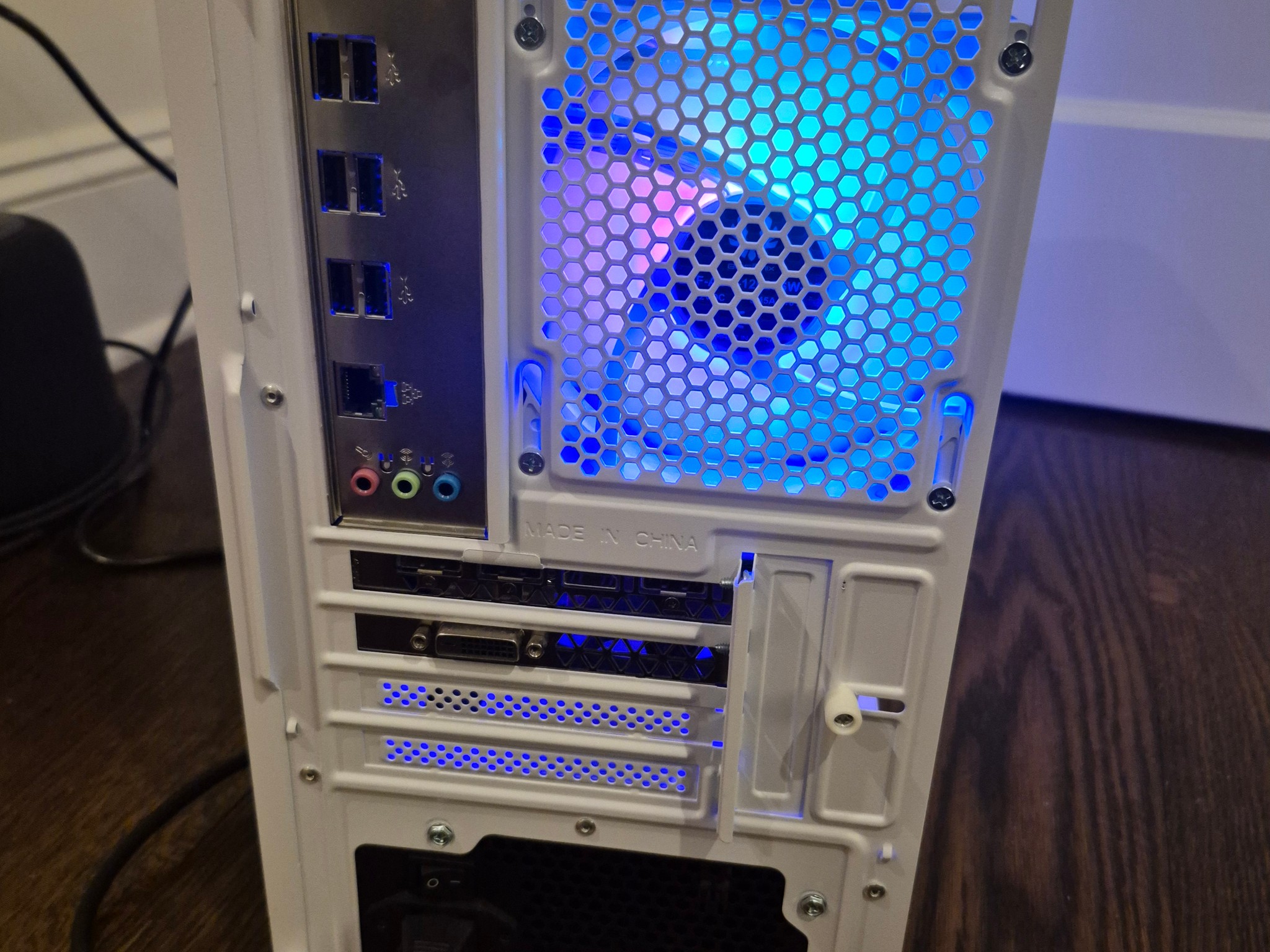 ❄️❄️WHITEOUT CUSTOM 1080/1440P GAMING PC/ GTX 1080 Extreme, 12 Core 3.3ghz Intel, 16GB DDR4, 500GB❄️