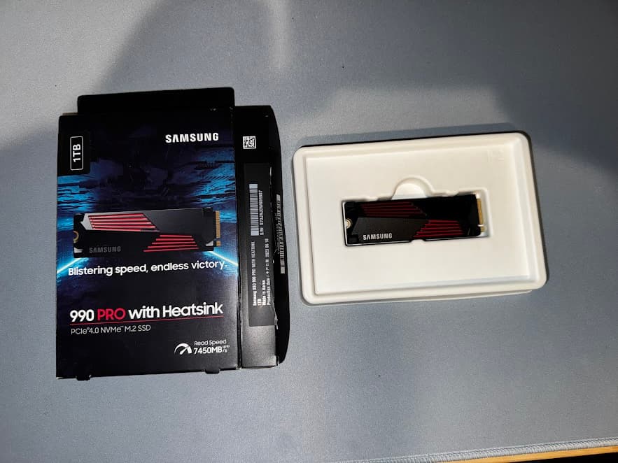 Samsung M.2 990 PRO Heatsink SSD 1TB, NVMe  Speeds Up to 7,450MB/s