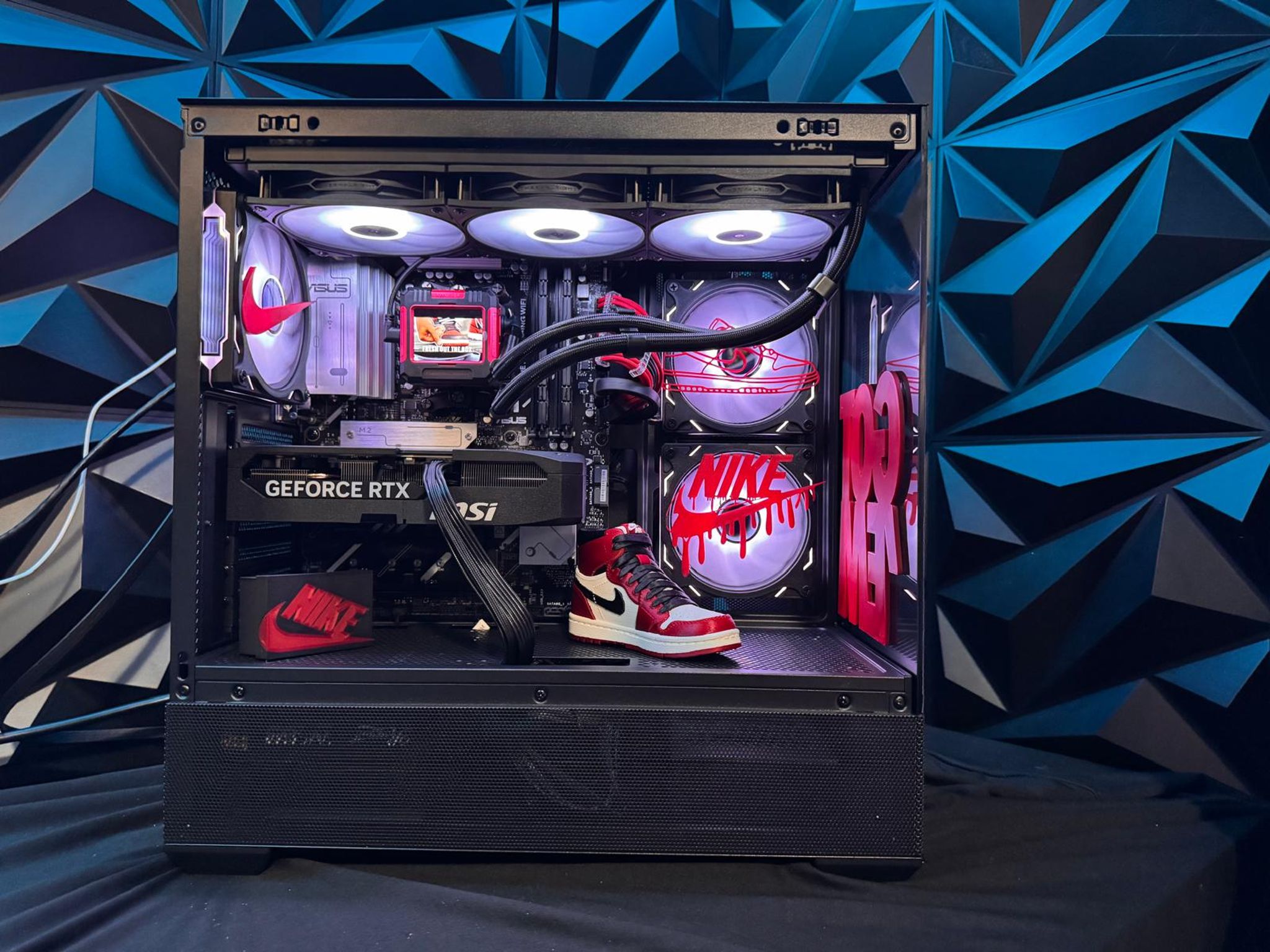 👟The Sneaker Head 👟| Ryzen 7700X | RTX 5070| 64 GB DDR5| 2 TB NVMe SSD| 850W PSU