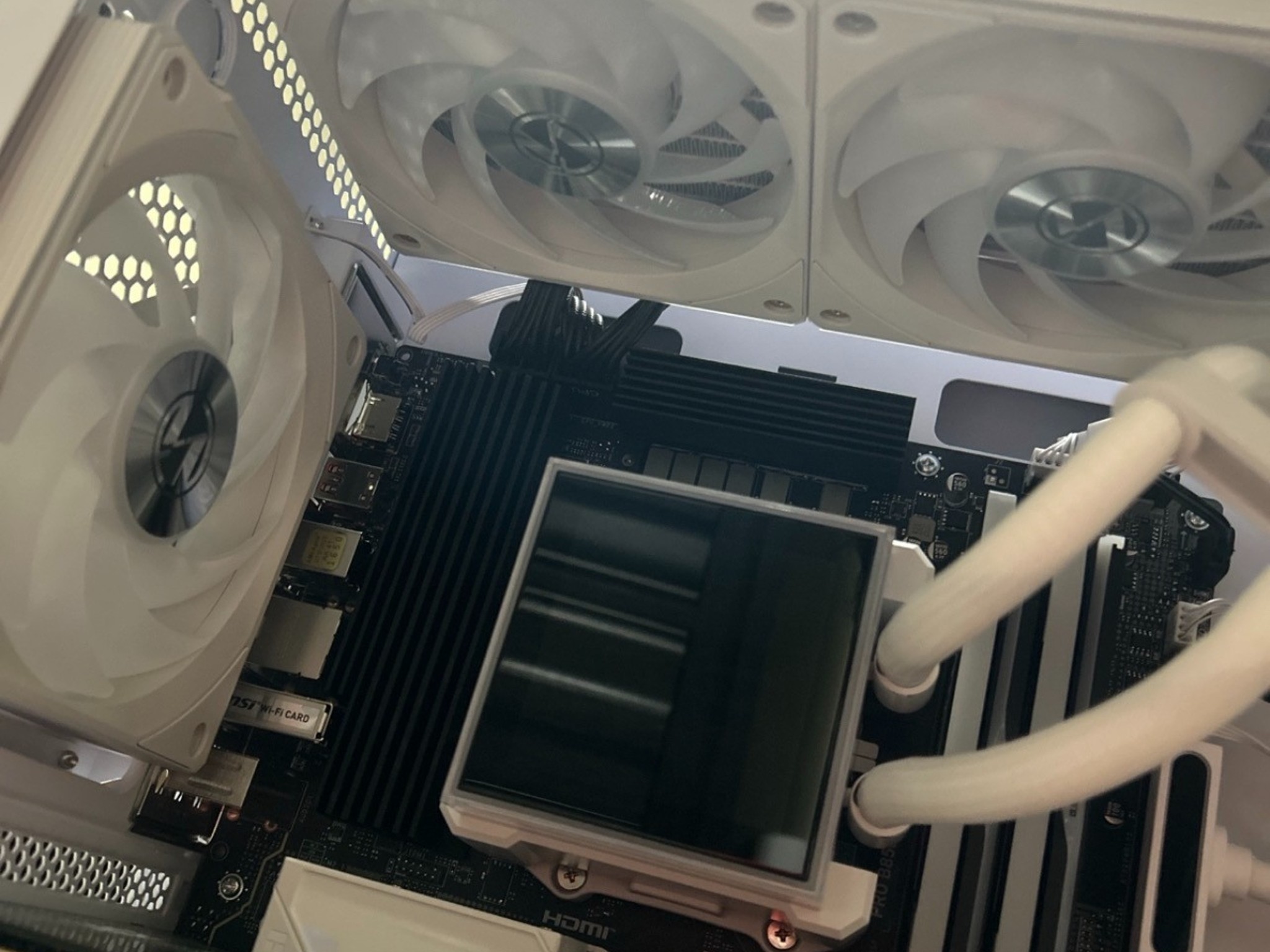 Gaming PC Setup - Ryzen 7 9800X3D / RTX 5070 Ti 16GB / 32GB DDR5 / 3.25TB SSD / Full Peripherals
