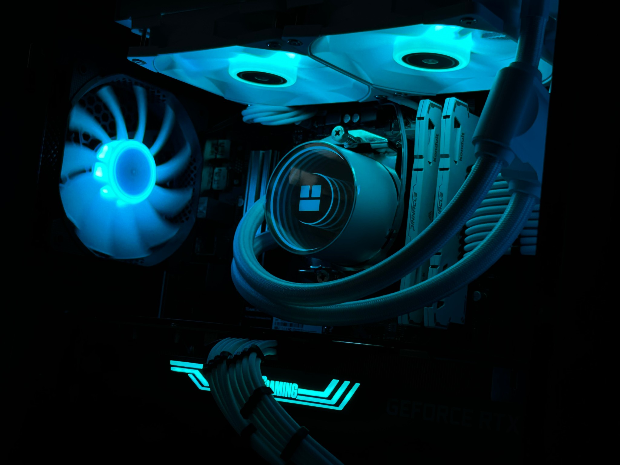 ⚫⚪🔵 Gaming PC | RTX 3070 Ti // Ryzen 7 5800x // 32GB DDR4 // 1TB NVME