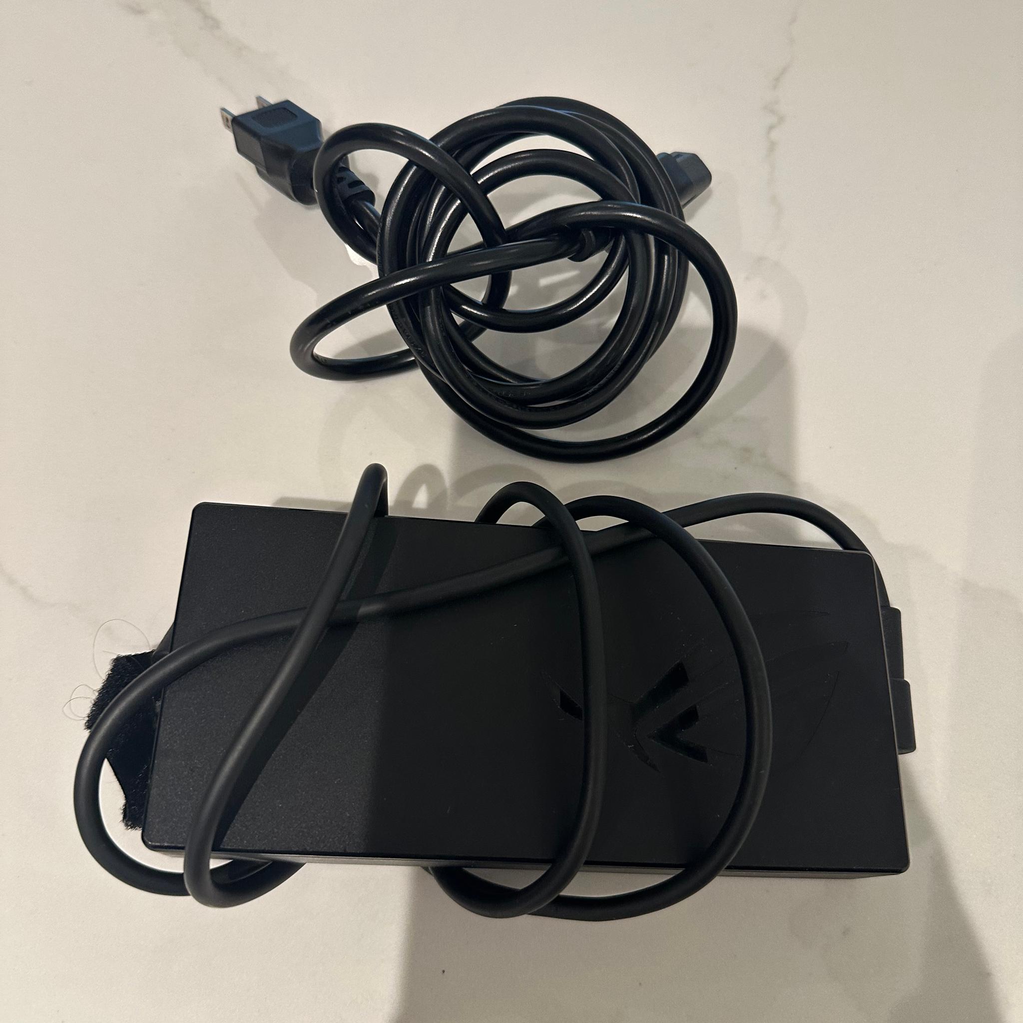 ASUS ROG Zephyrus G16 (GU603VI) - i7-13620H / RTX 4070 8GB / 16GB / 512GB SSD