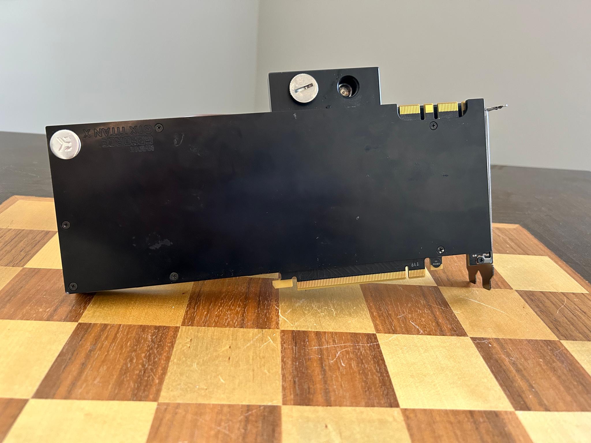 Nvidia GTX Titan X (Pascal) with Air Cooler and EK Waterblock!