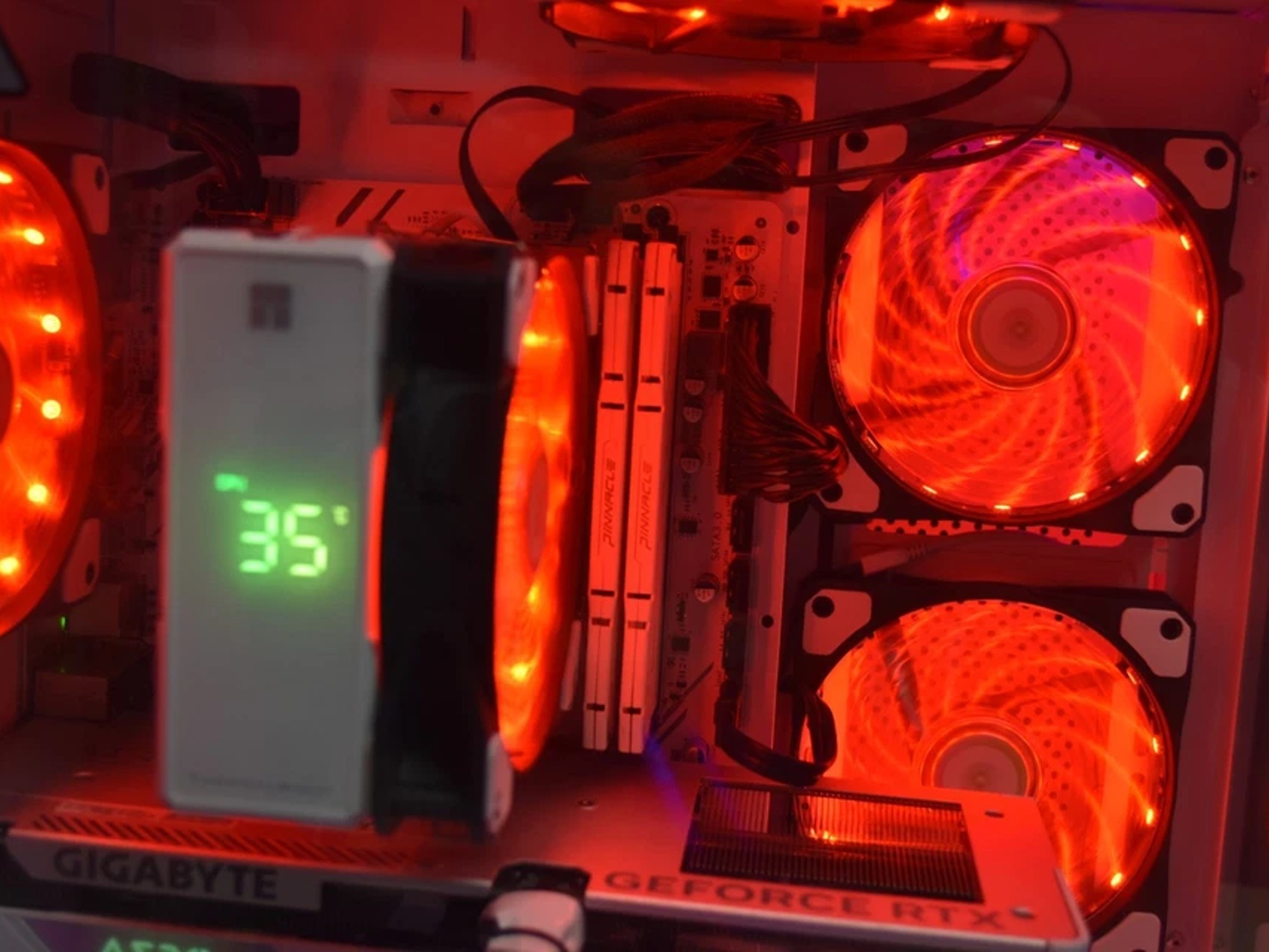 GAMING PC RYZEN 5 5500 RAM 16 GB RTX AREO 4060 8GB NVME 1TB 700 WATT PSU+ EXTRAS