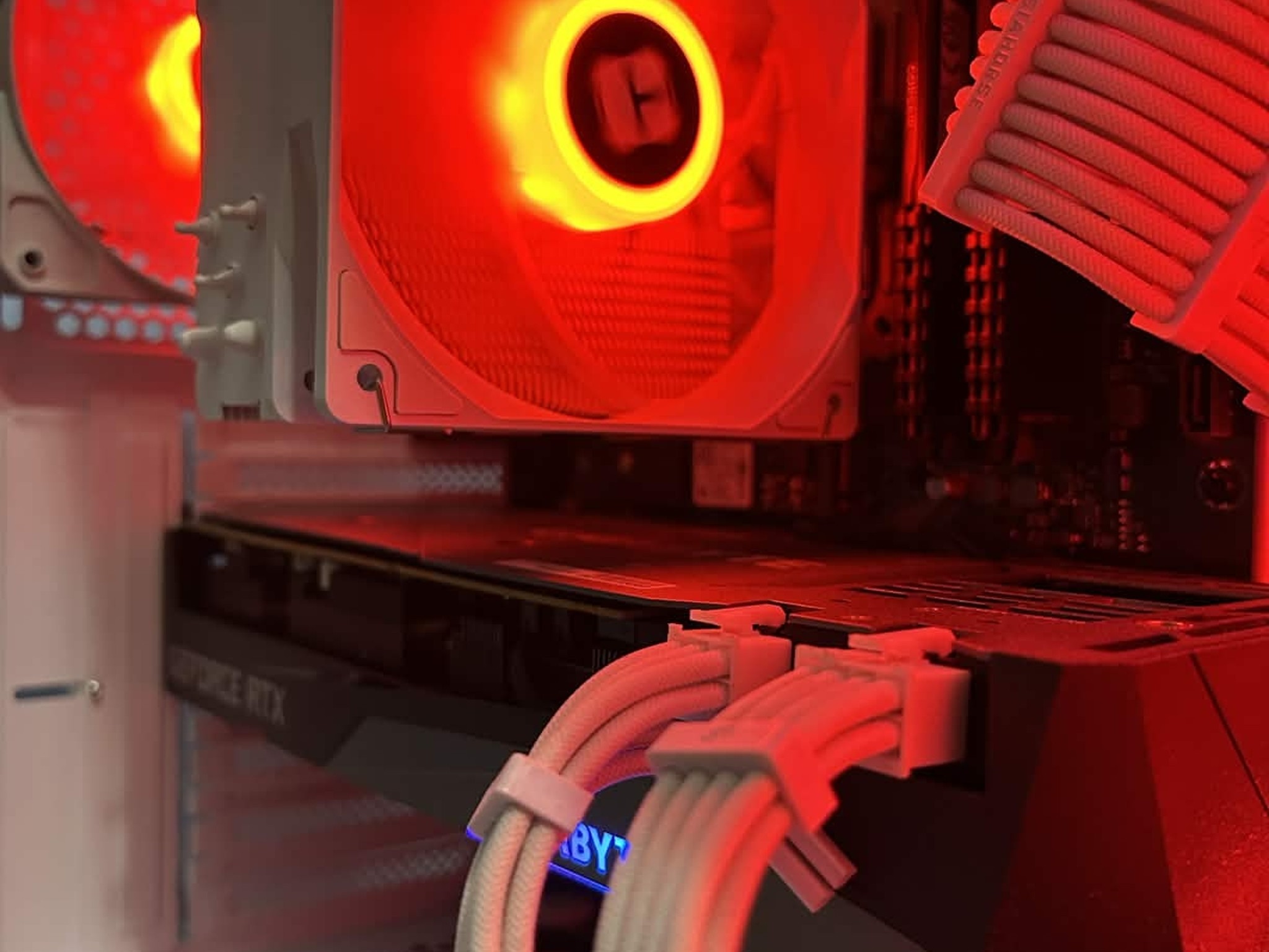 ALL WHITE NVIDIA GAMING PC (3070, ryzen 7, 32gb ram)