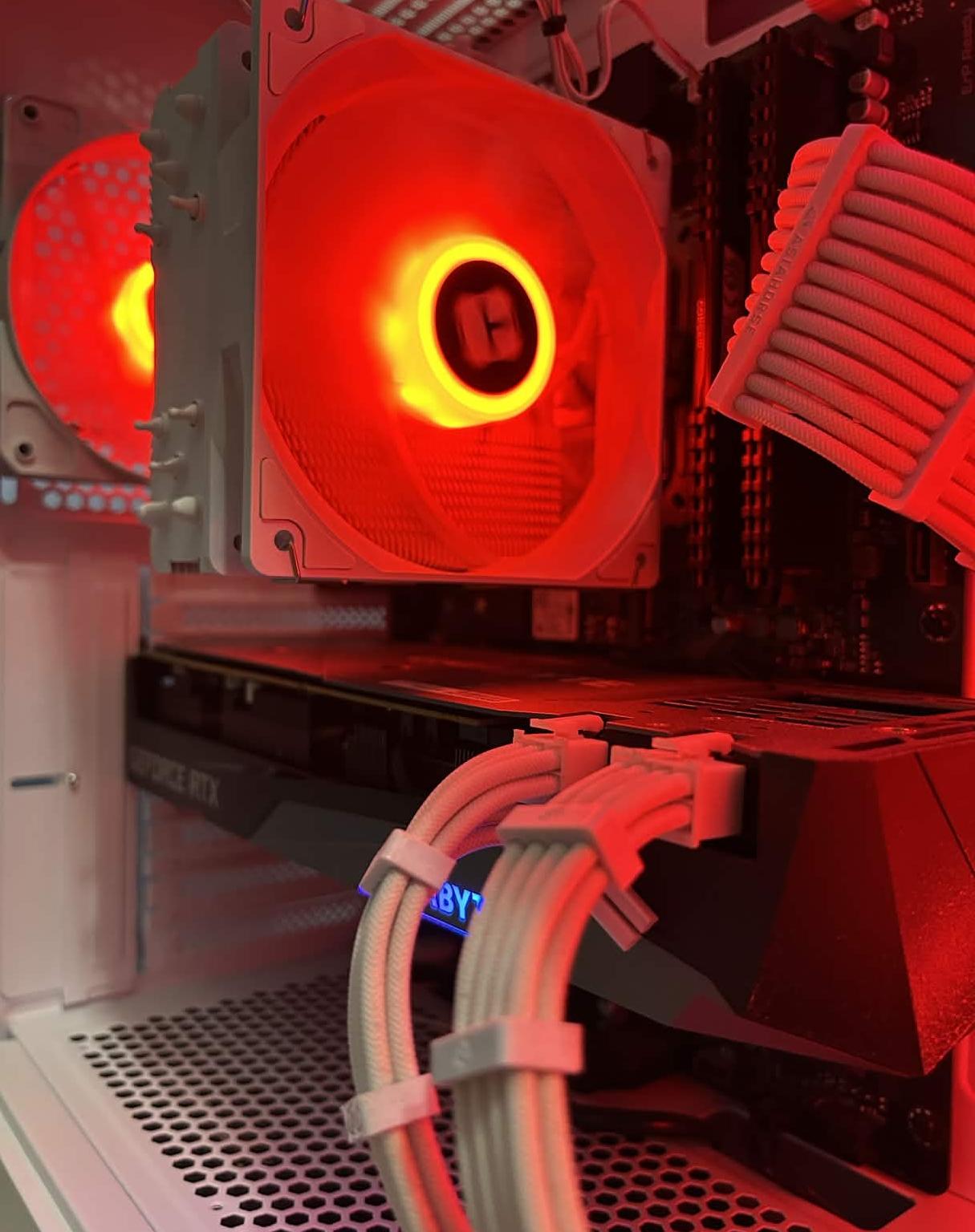 ALL WHITE NVIDIA GAMING PC (3070, ryzen 7, 32gb ram)