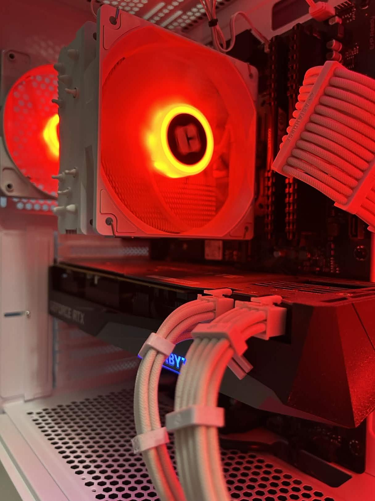 ALL WHITE NVIDIA GAMING PC (3070, ryzen 7, 32gb ram)