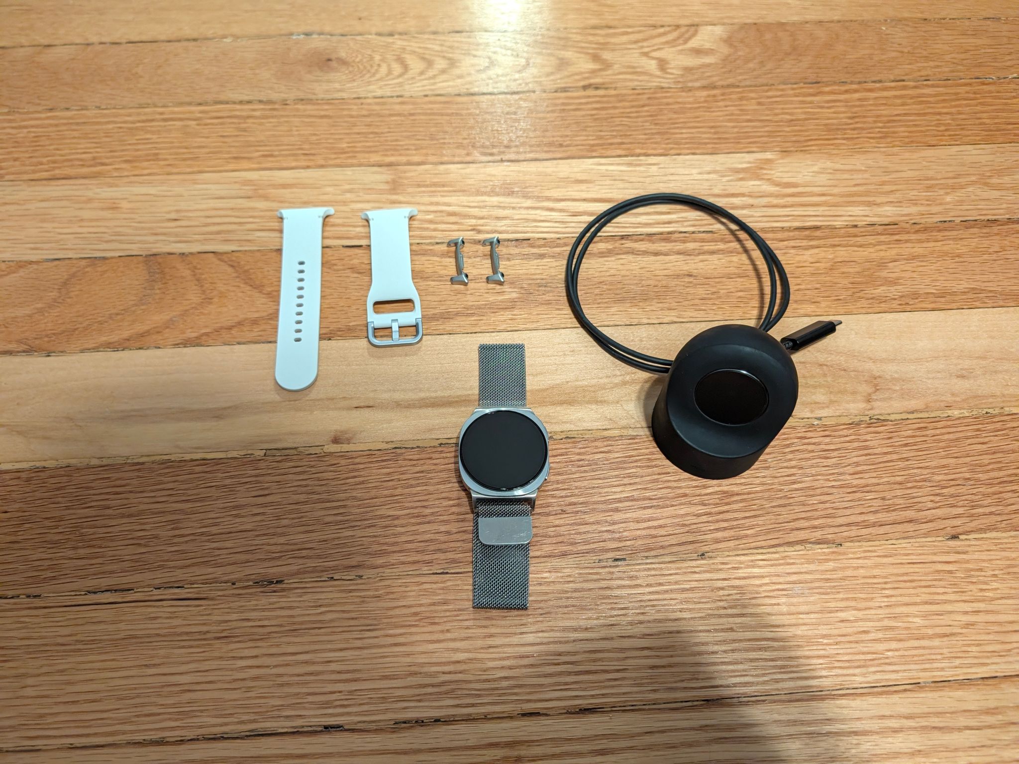 Samsung Galaxy Watch 8 40mm LTE (4G) - Excellent Condition with Extra Bands & Charger/Accessories