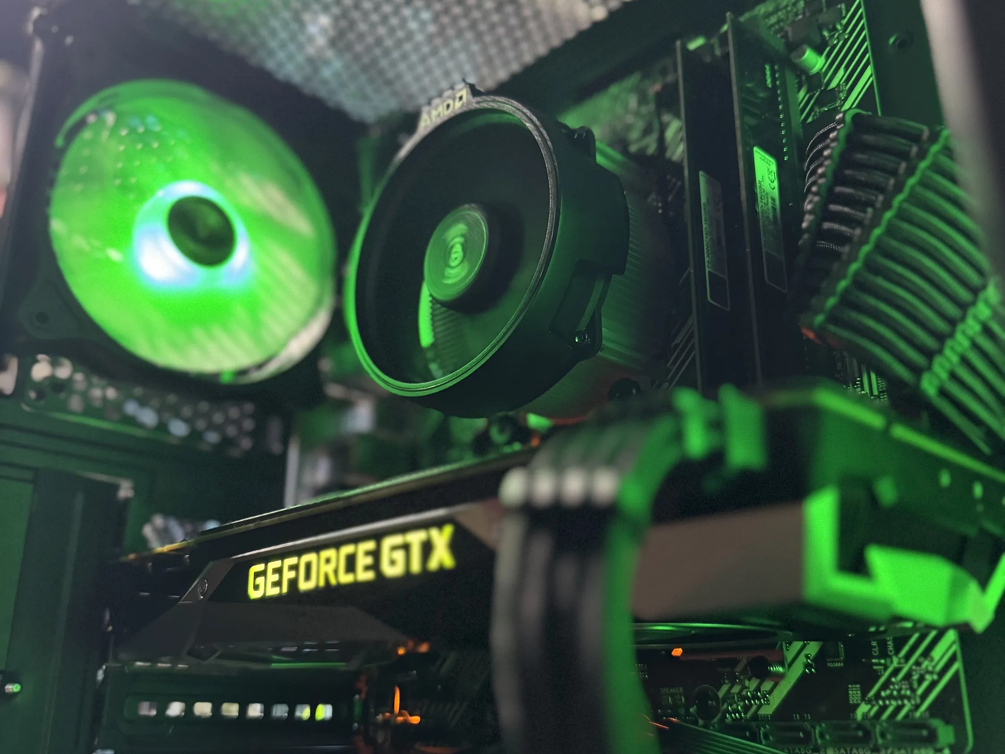 RGB Gaming PC - GTX 1070 - Ryzen 7 1700 - 16GB DDR4 - 500GB SSD