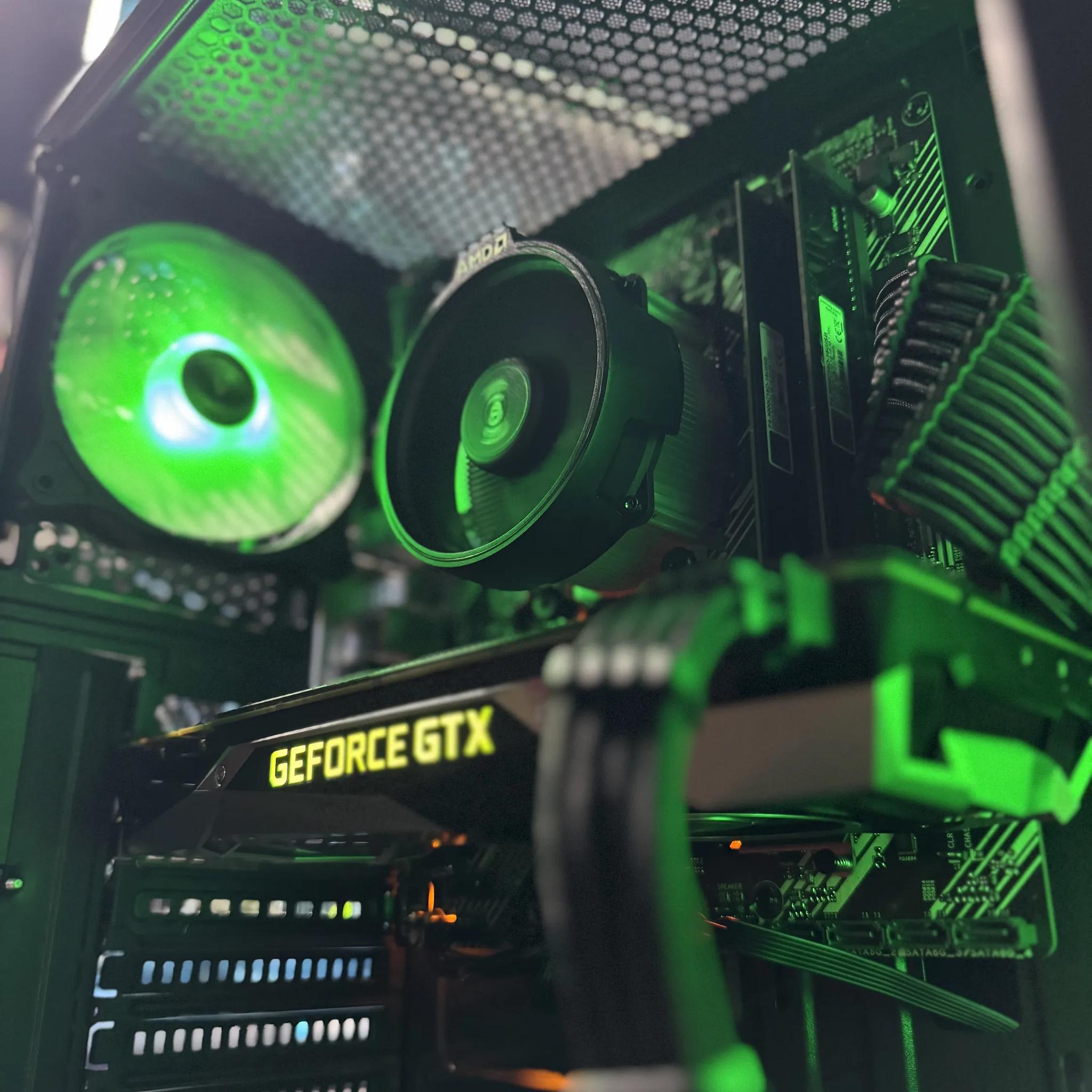 RGB Gaming PC - GTX 1070 - Ryzen 7 1700 - 16GB DDR4 - 500GB SSD