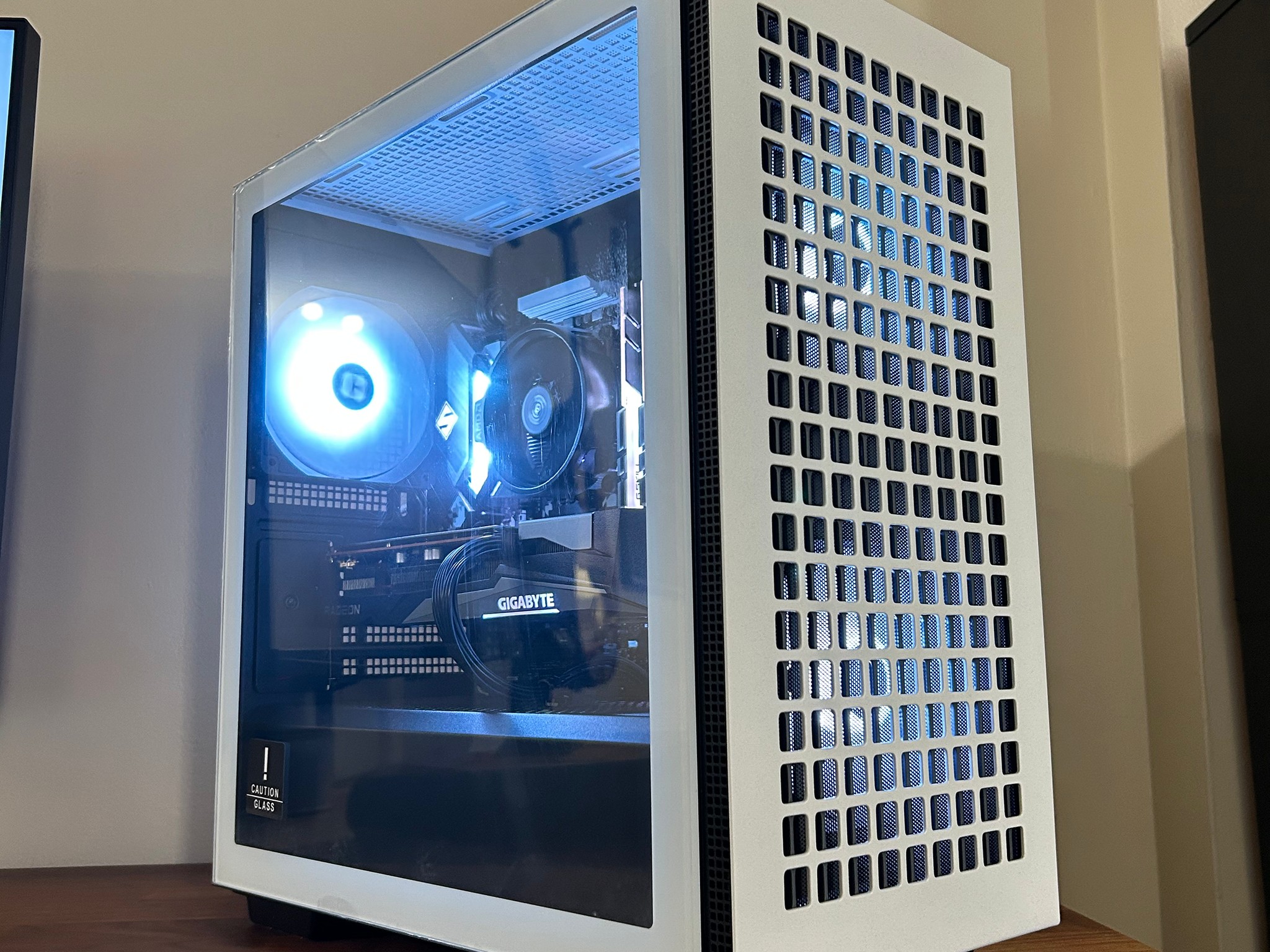 AMD RX 7600 | Ryzen 5 5500 | 1TB SSD | The Mini Legend V7 **FREE AVATAR GAME CODE INCLUDED**