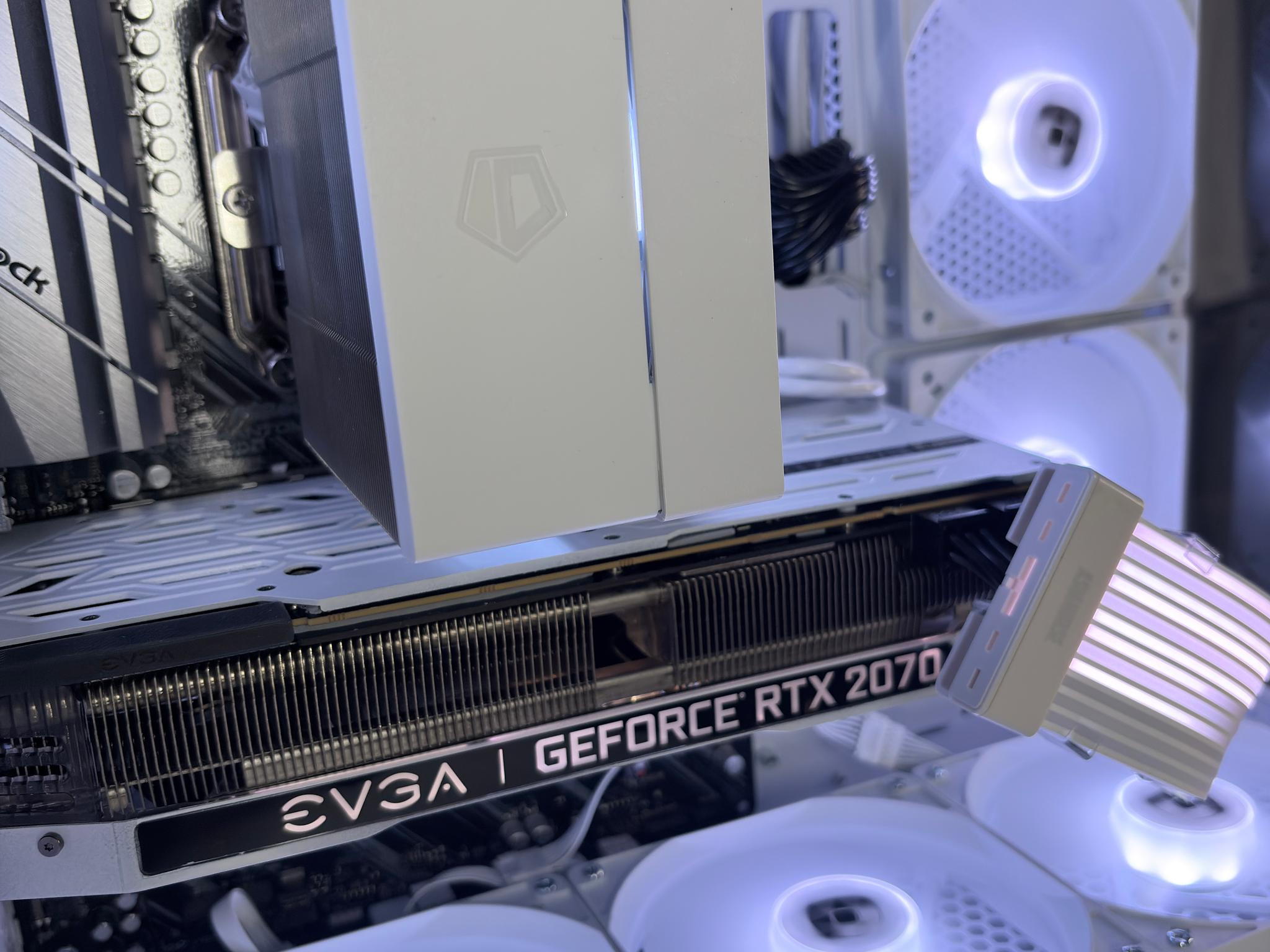 White Gaming PC Build / Ryzen 5 + 2070Super / SSD / Ready to play!