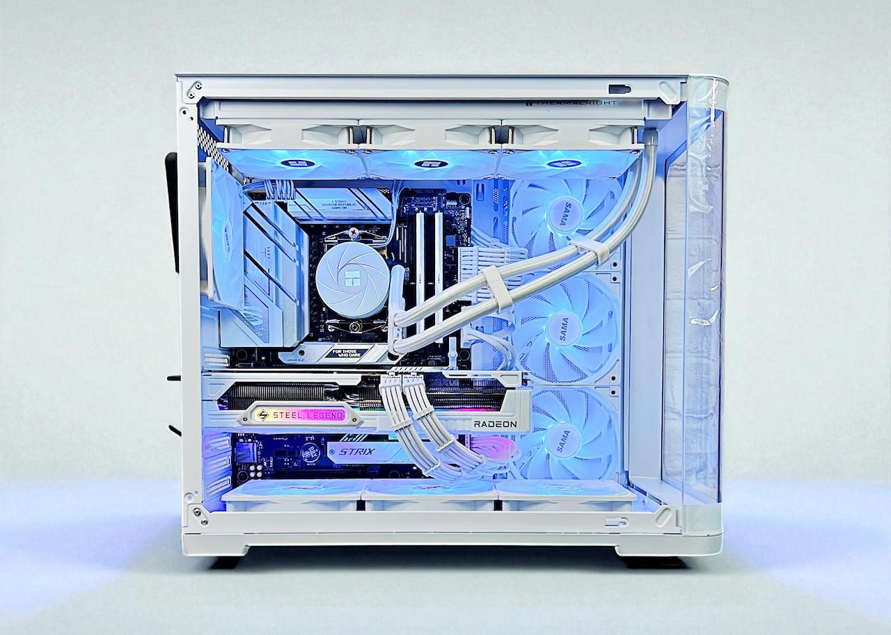 White RX 9070 XT Ryzen 7 7700X 32GB DDR5 2TB M.2 Win 11 Pro Gaming PC