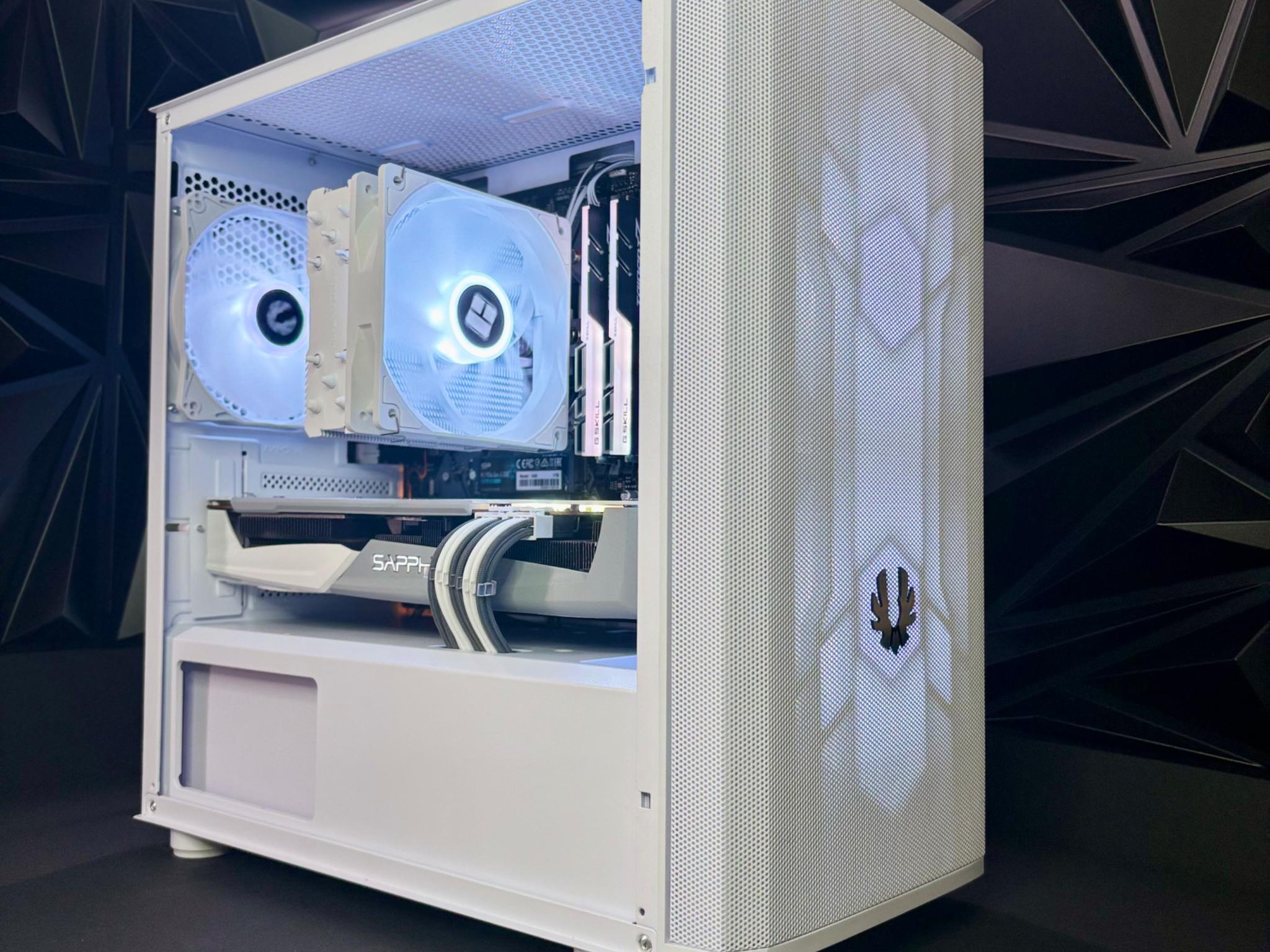 GAMING PC / RYZEN 5 / RX5700 XT / 16 GB RAM / 1 TB STORAGE