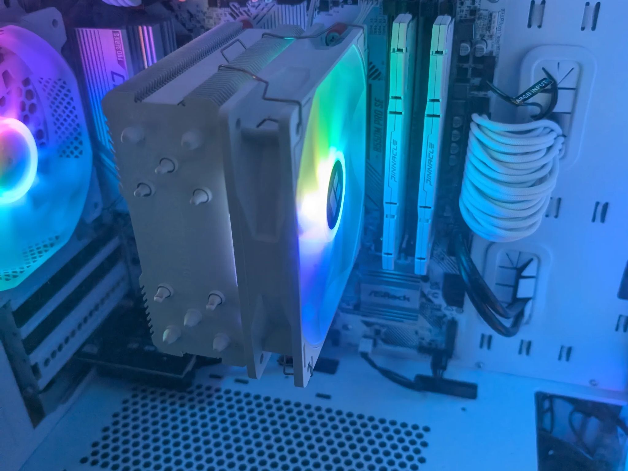 ASRock B550 Pro4 SE with Ryzen 5 5600g, 32gb DDR4 3200 ram, thermalright RGB cooler and 1tb GEN3 SSD