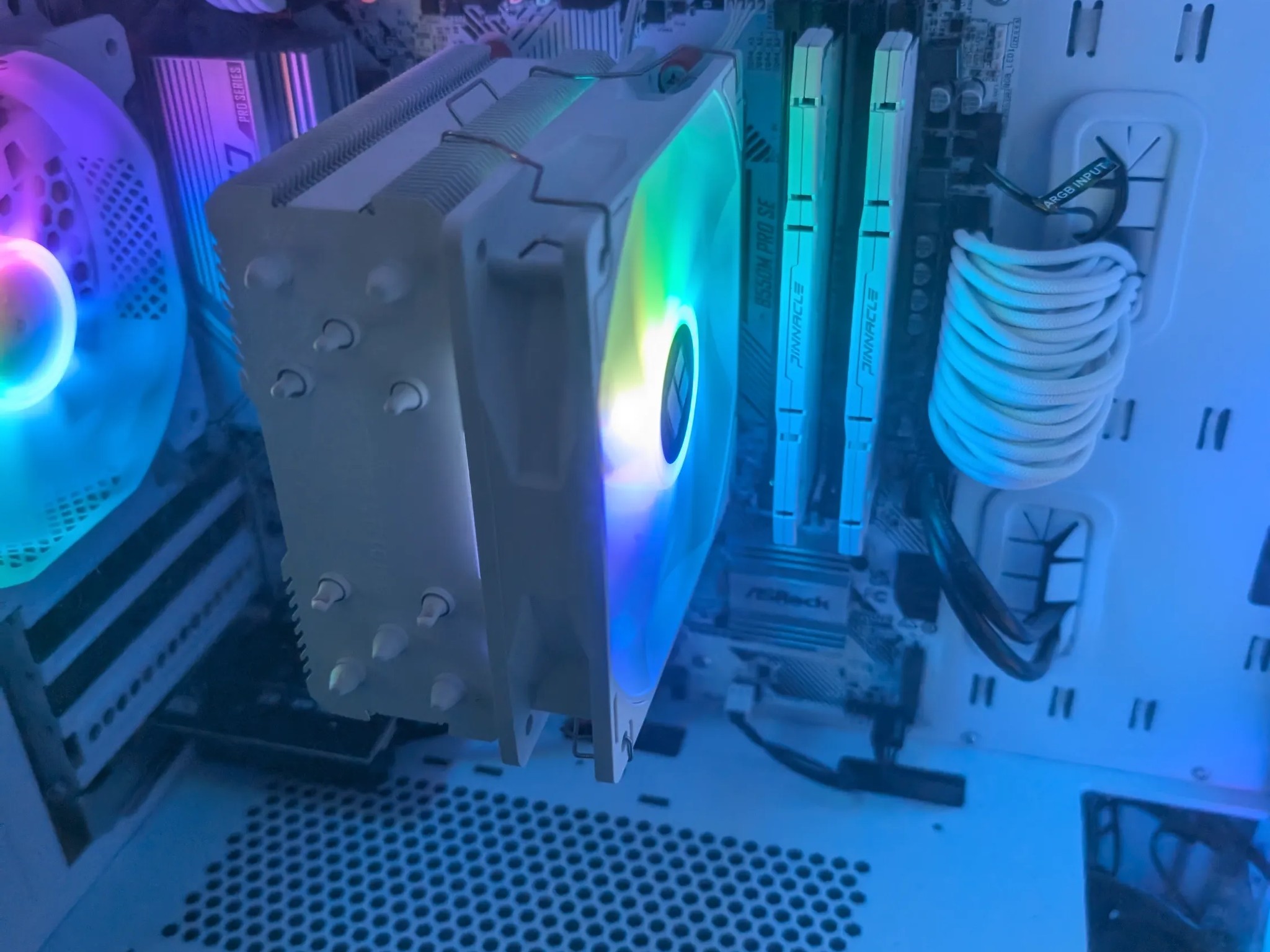 ASRock B550 Pro4 SE with Ryzen 5 5600g, 32gb DDR4 3200 ram, thermalright RGB cooler and 1tb GEN3 SSD