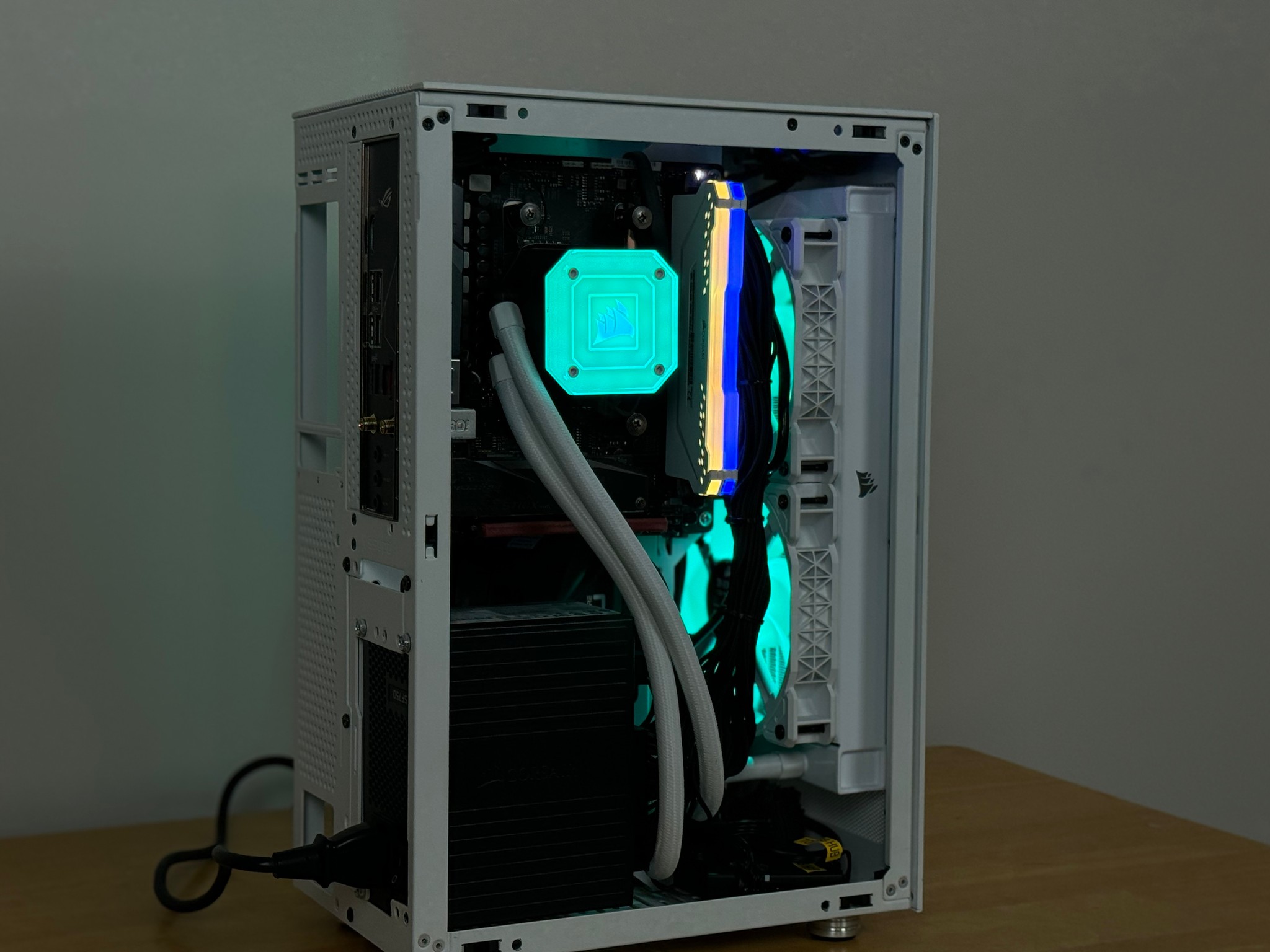 SUMMER SALE! RGB Watercooled ITX SFF Ryzen 5600X RX 6600 XT White and Black Gaming/Streaming Pc