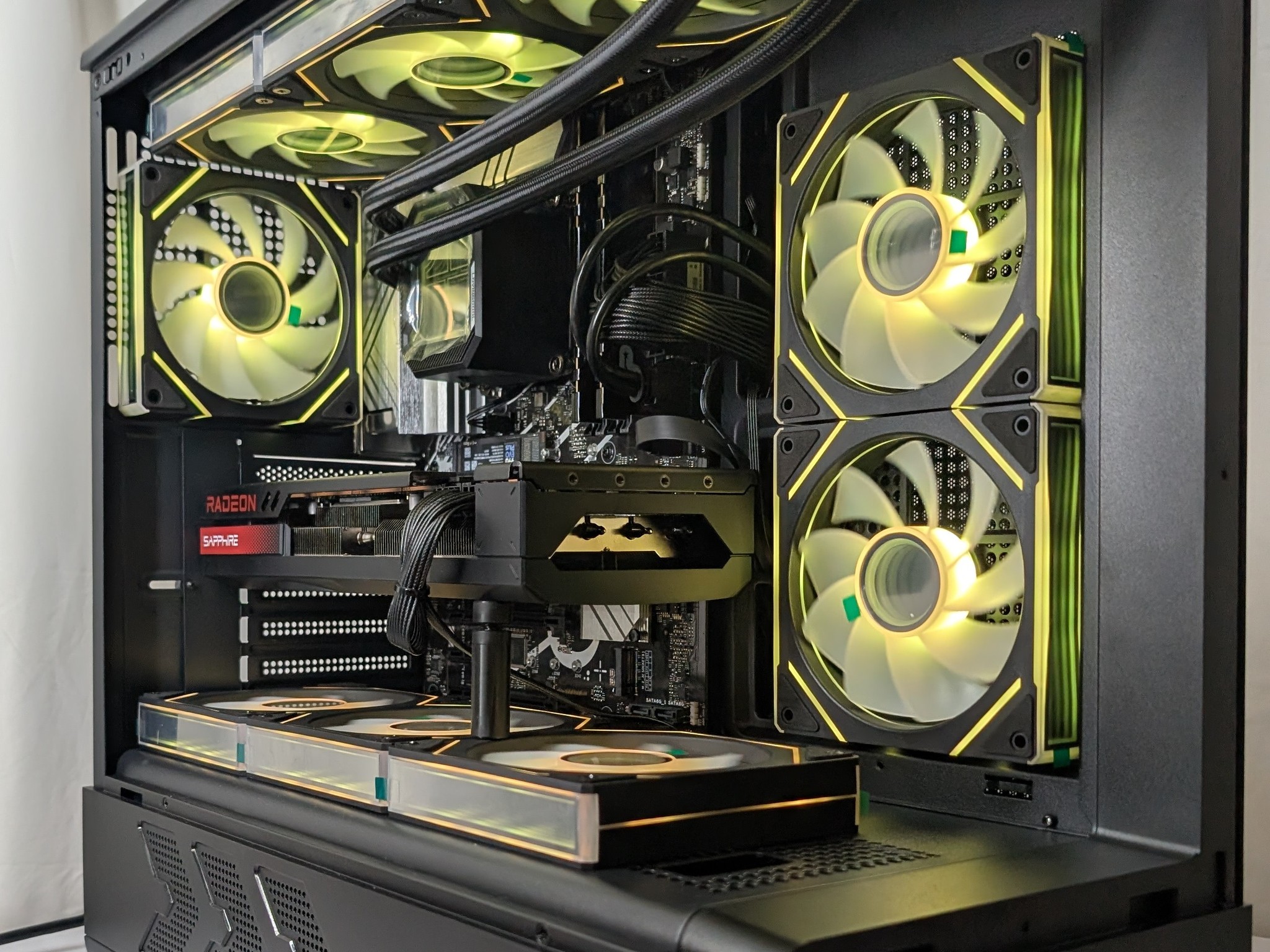 RX 7800XT | I5 12400F | 16GB DDR5 | 1TB NVME | 650W |
