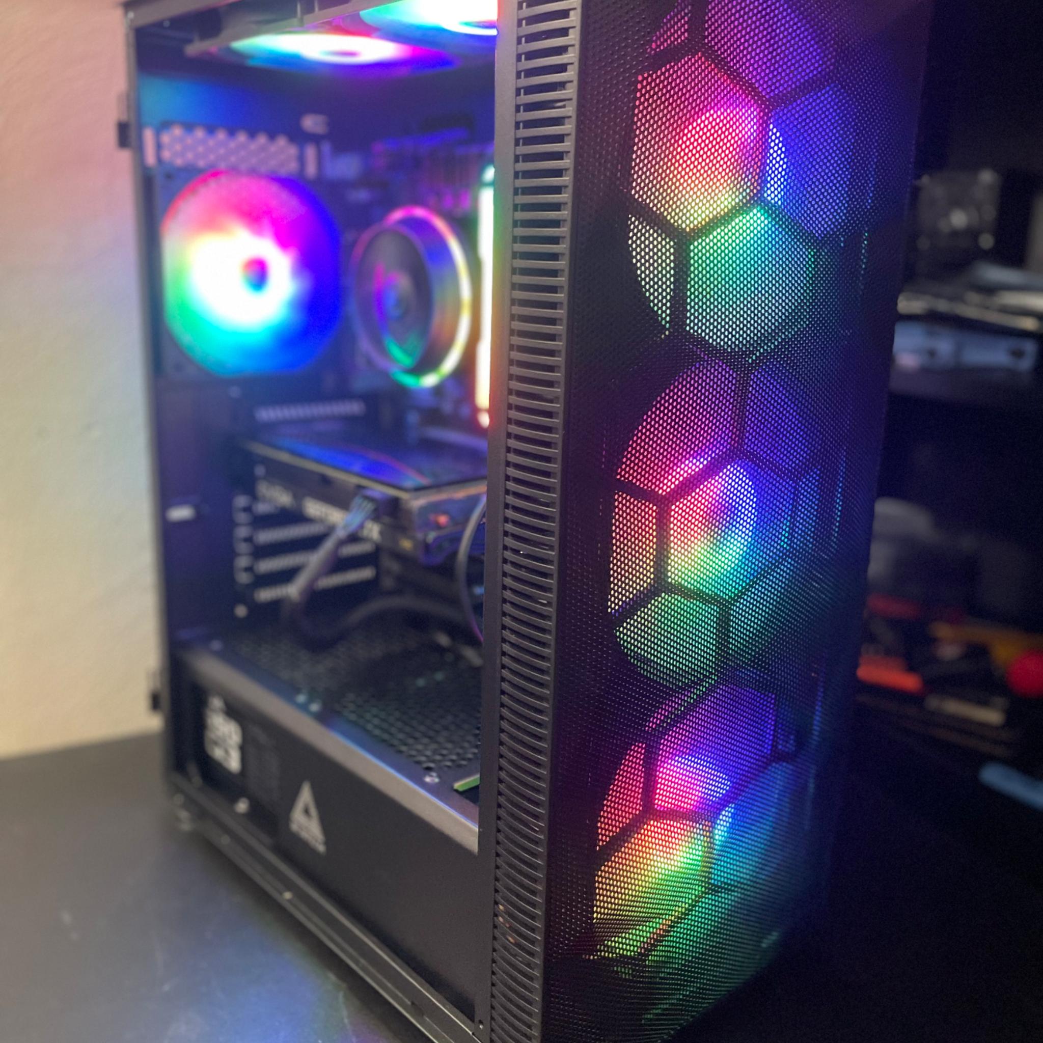 RTX 3060 | i7-6700 | 16GB DDR4 | 256GB SSD |