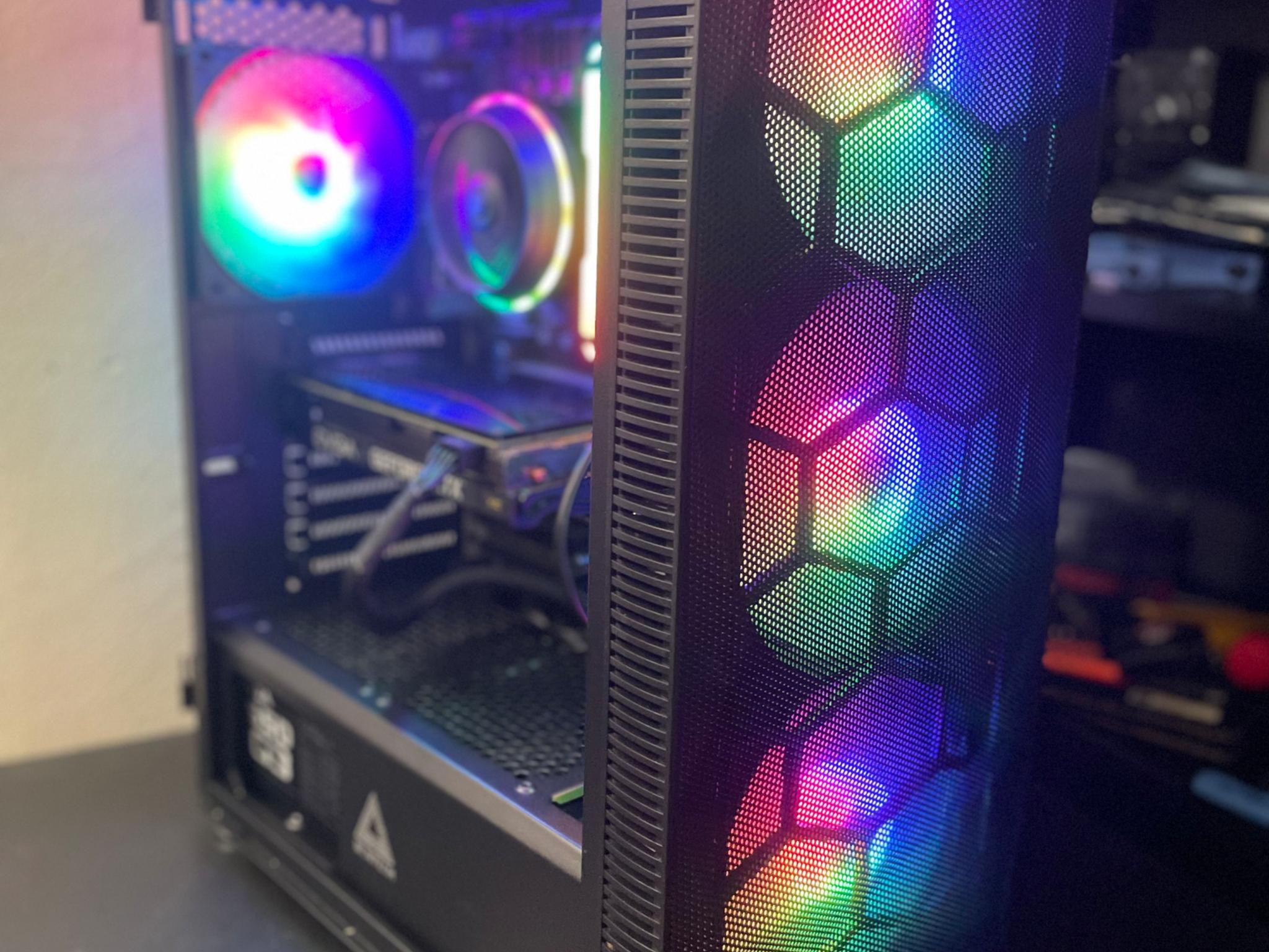 RTX 3060 | i7-6700 | 16GB DDR4 | 256GB SSD |