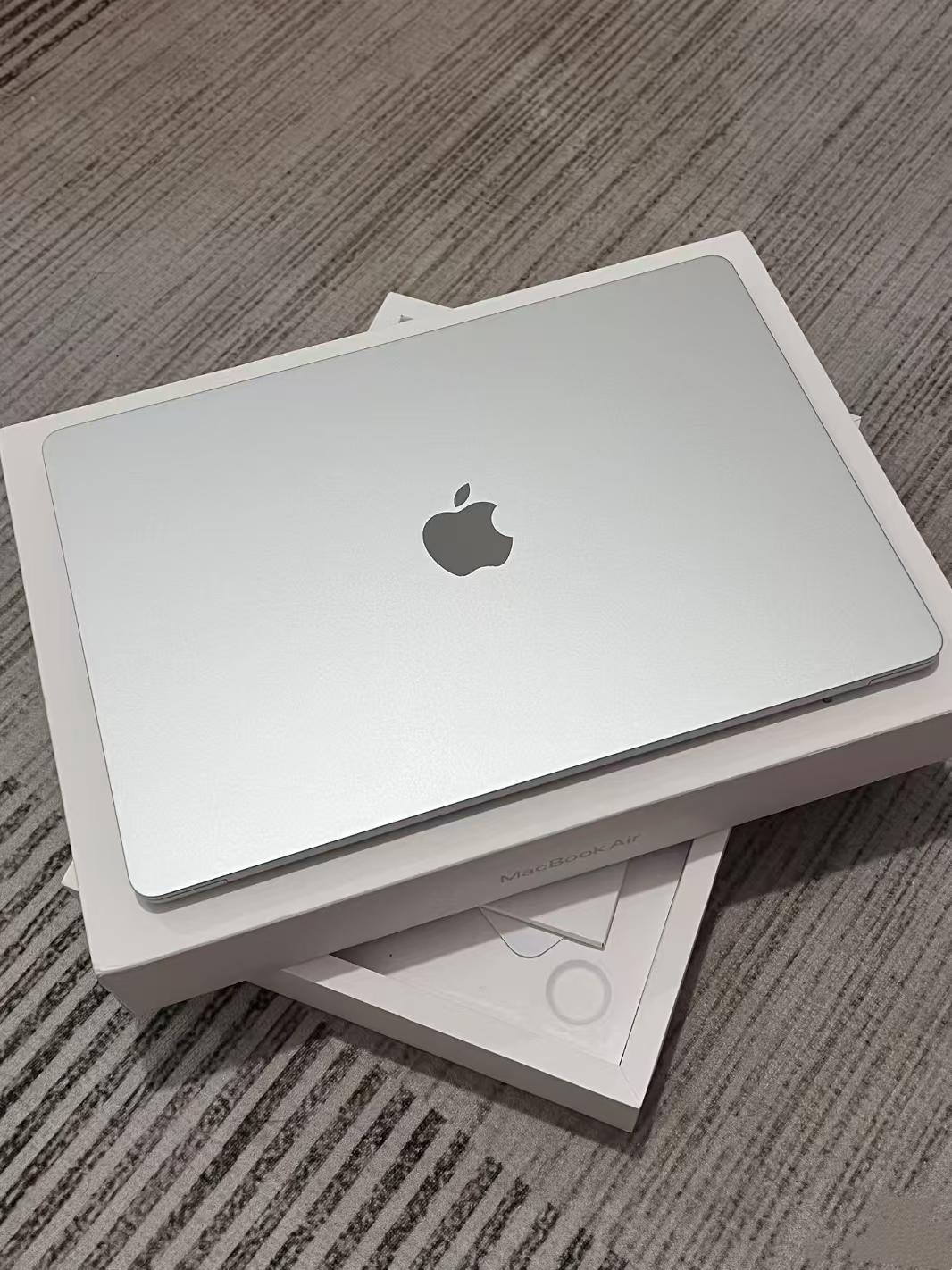 Apple MacBook Air 15-inch M5 16GB 512GB SSD Silver – Touch ID