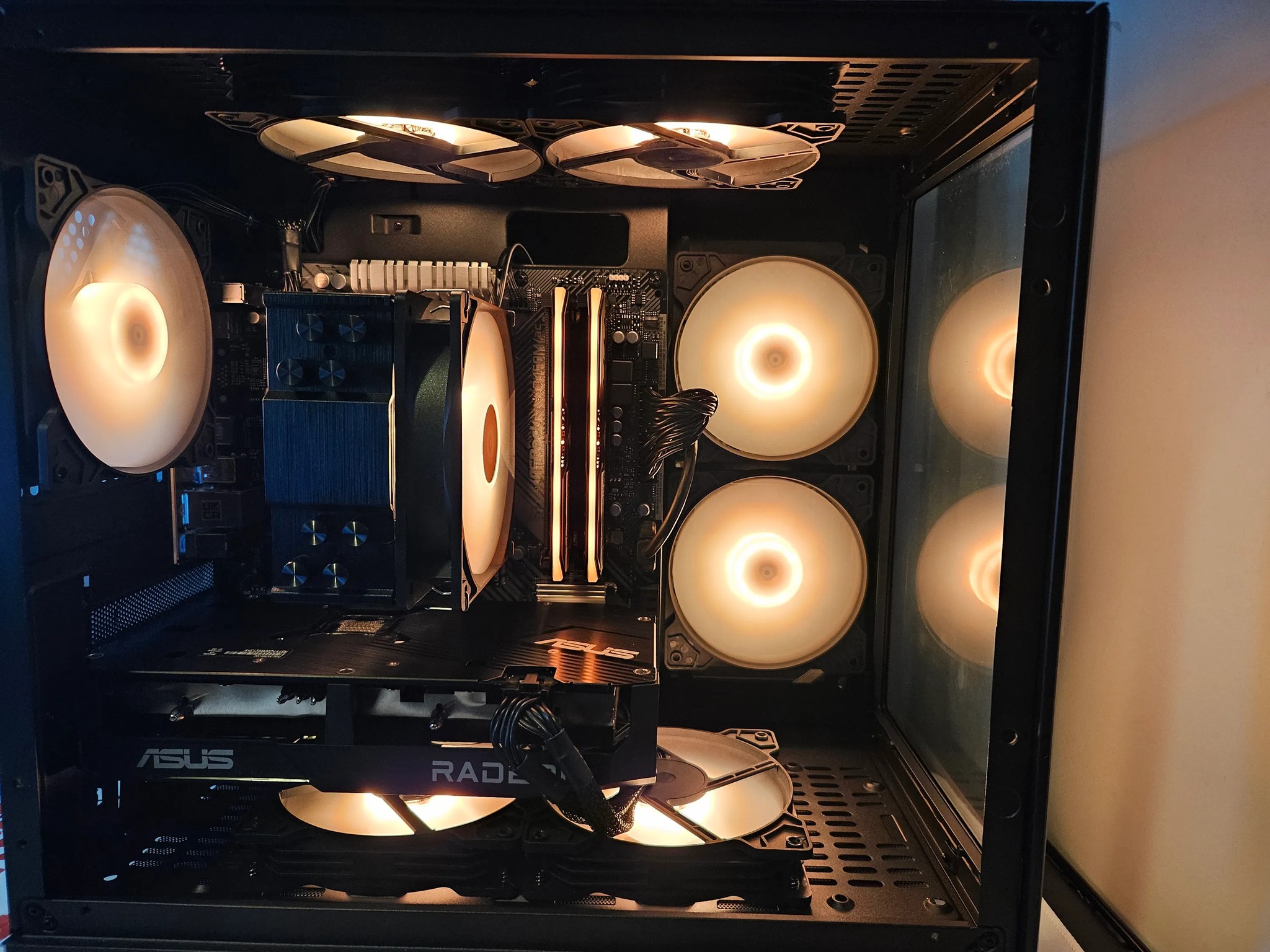 Dark Side Gaming RIG Ryzen 5 / 16GB / 1TB SSD / RX 7600