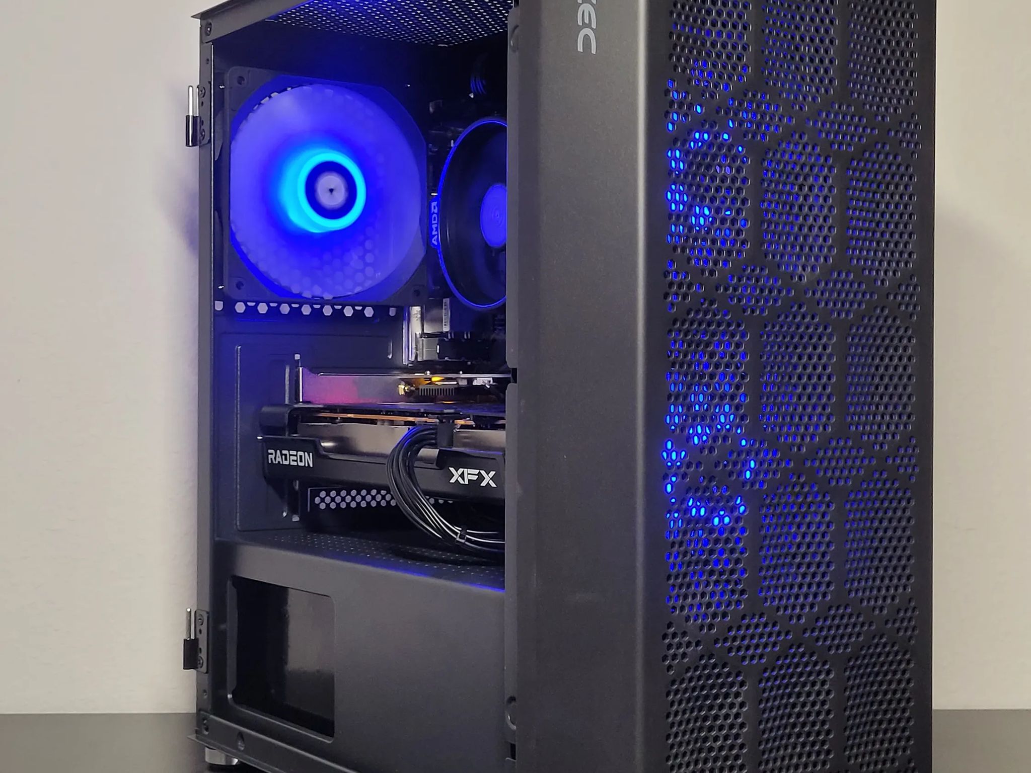 RGB Gaming PC // RX 6600 // 16GB 3000mhz // Ryzen 3100 (i7-7700) // 512GB SSD //