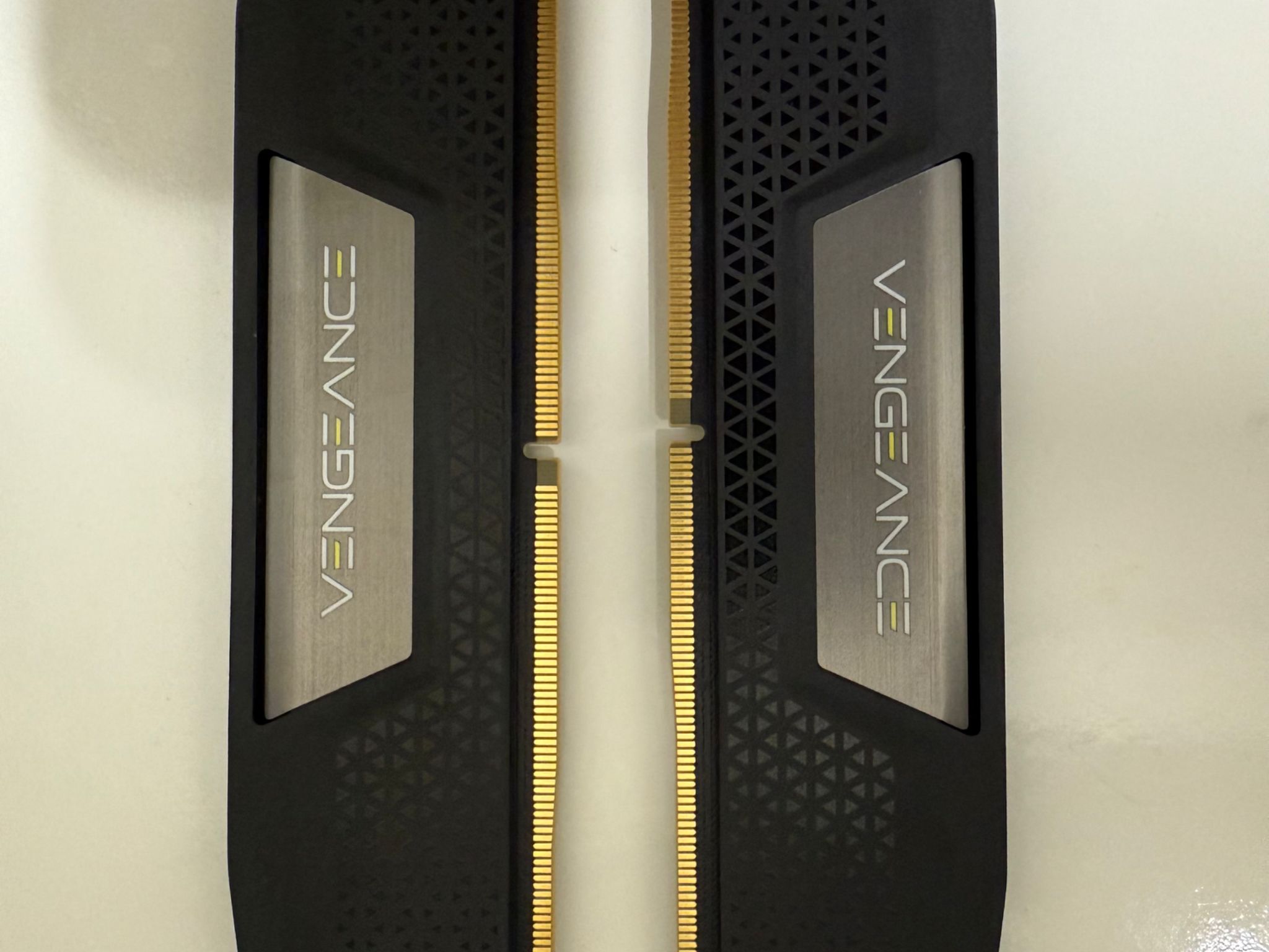 CORSAIR Vengeance 32GB (2 x 16GB) 288-Pin PC RAM DDR5 6000 (PC5 48000) Model CMK32GX5M2E6000C36