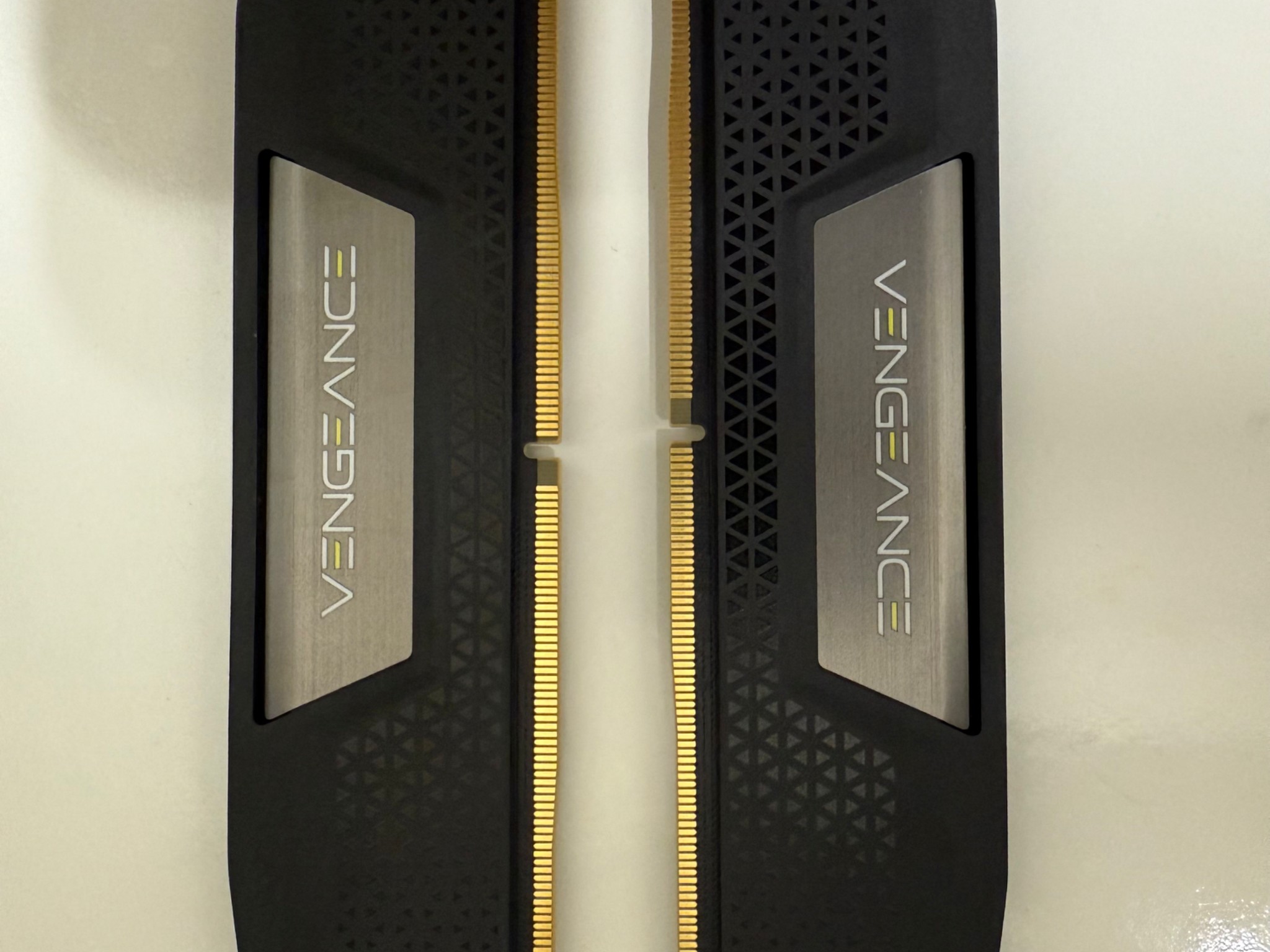 CORSAIR Vengeance 32GB (2 x 16GB) 288-Pin PC RAM DDR5 6000 (PC5 48000) Model CMK32GX5M2E6000C36