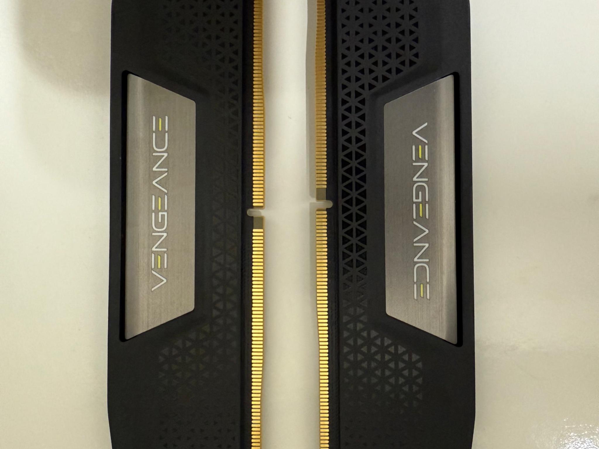 CORSAIR Vengeance 32GB (2 x 16GB) 288-Pin PC RAM DDR5 6000 (PC5 48000) Model CMK32GX5M2E6000C36